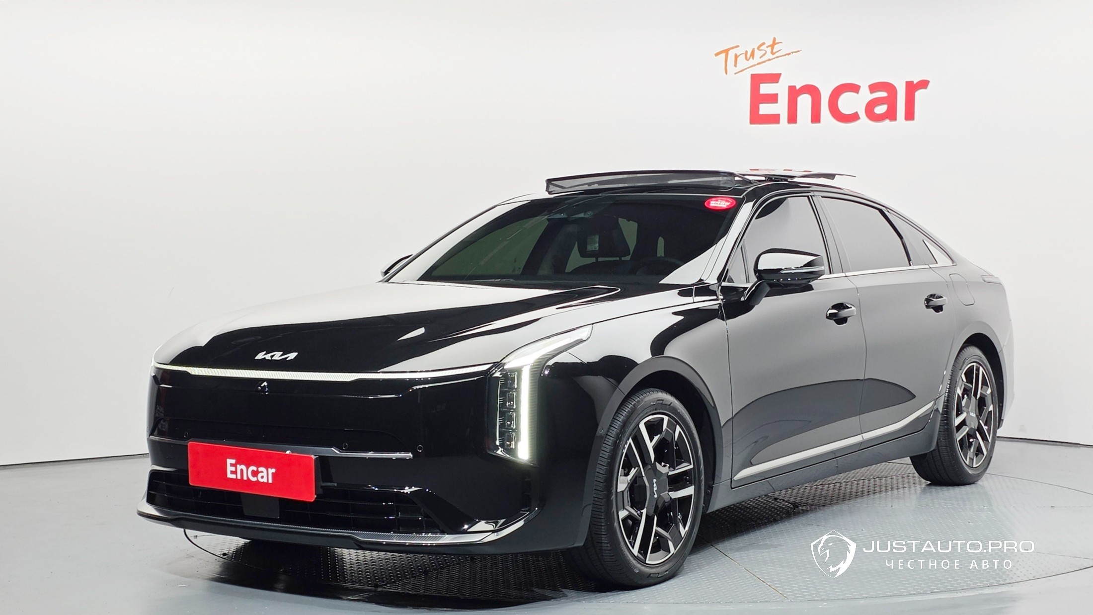 Автомобиль Kia K8