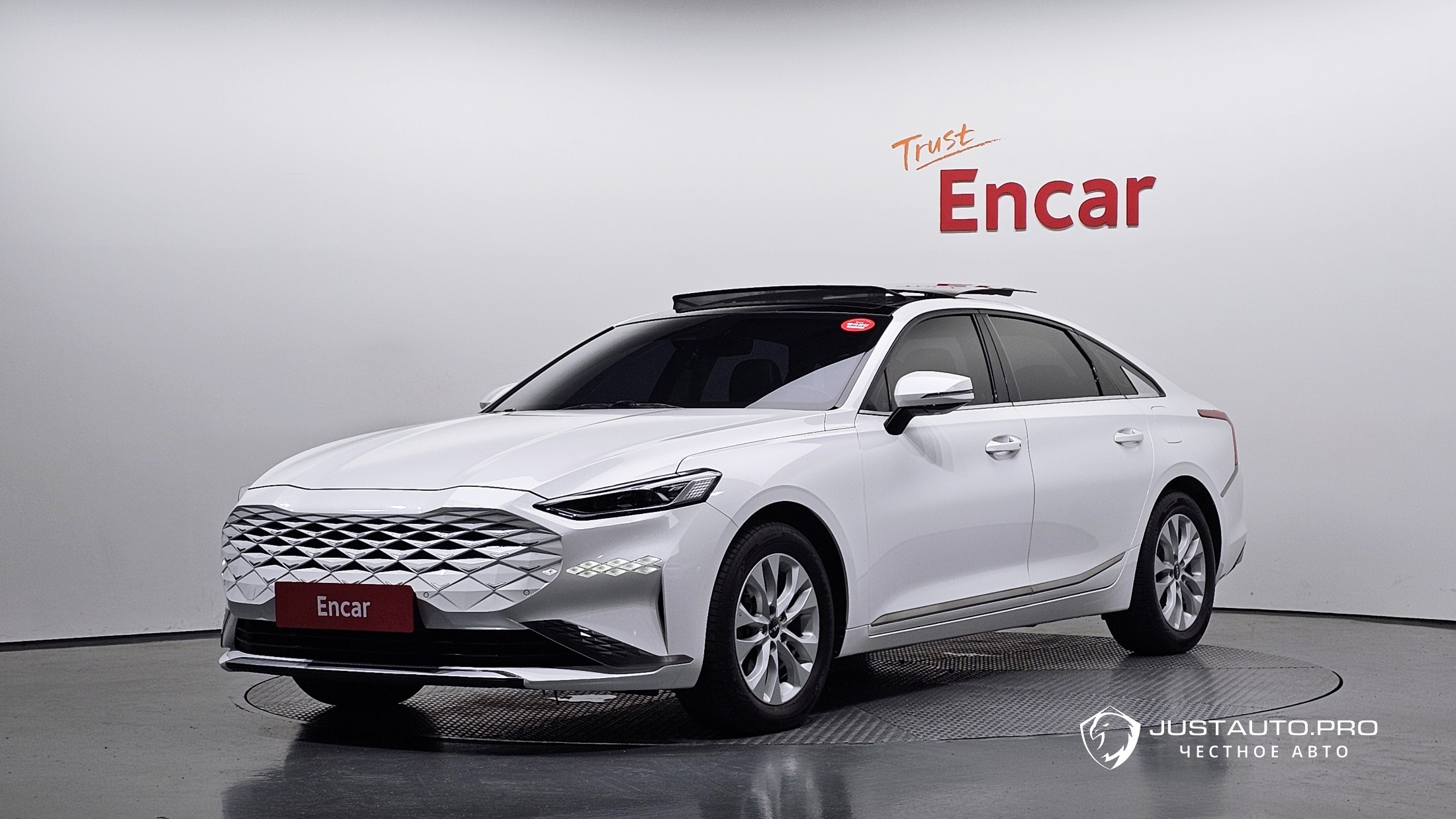 Автомобиль Kia K8
