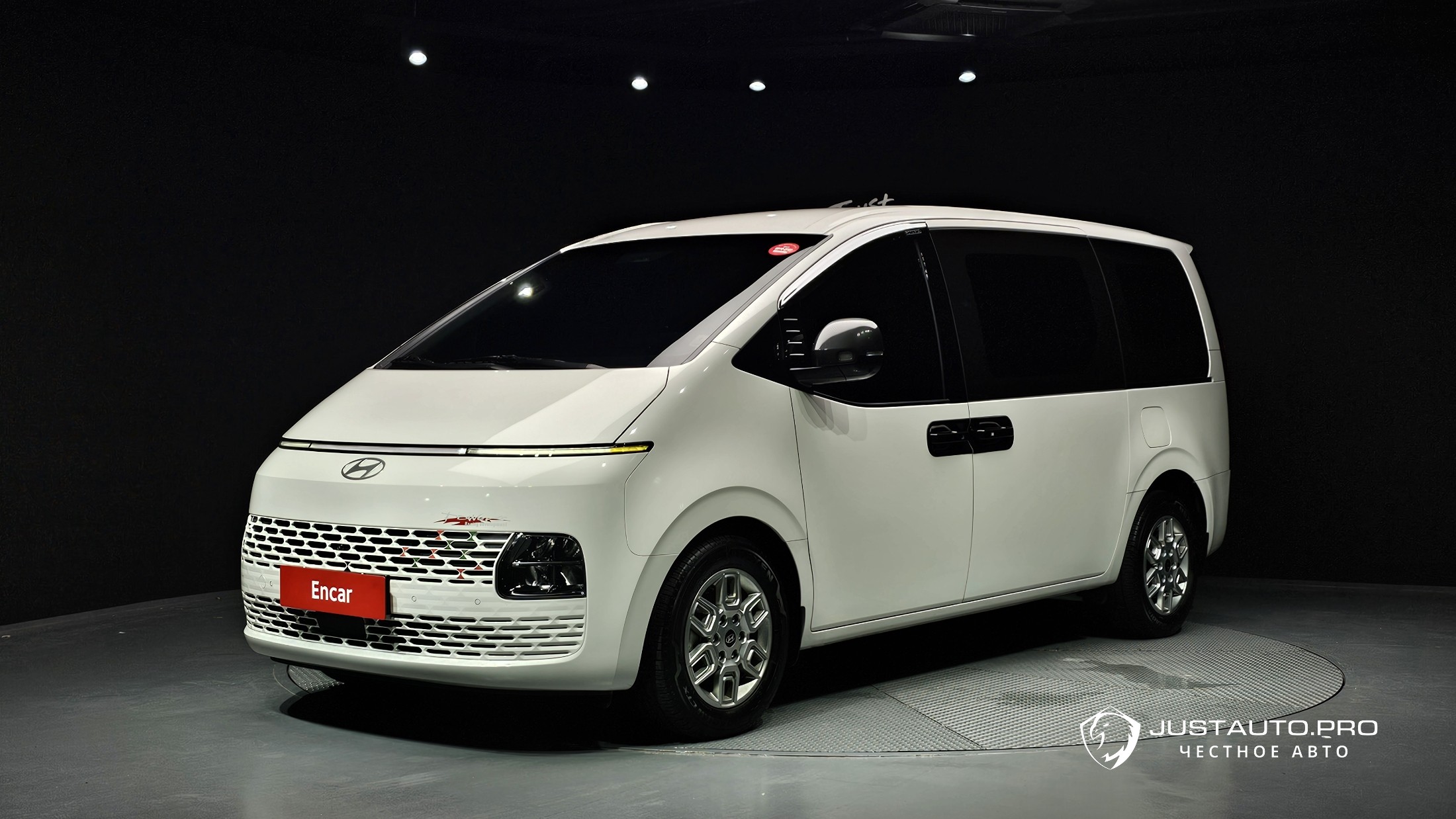 Автомобиль Hyundai Staria