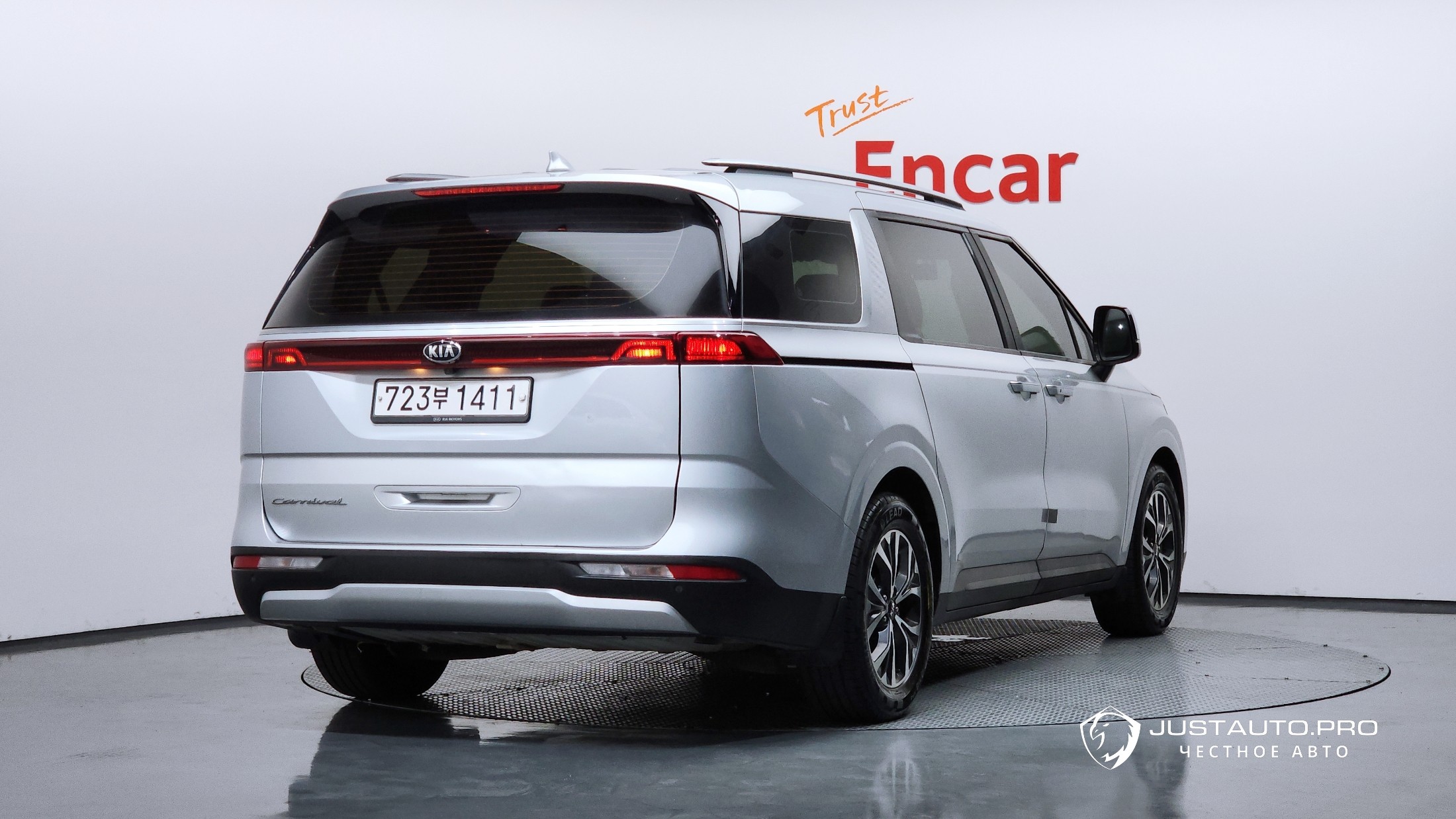 Автомобиль Kia Canival