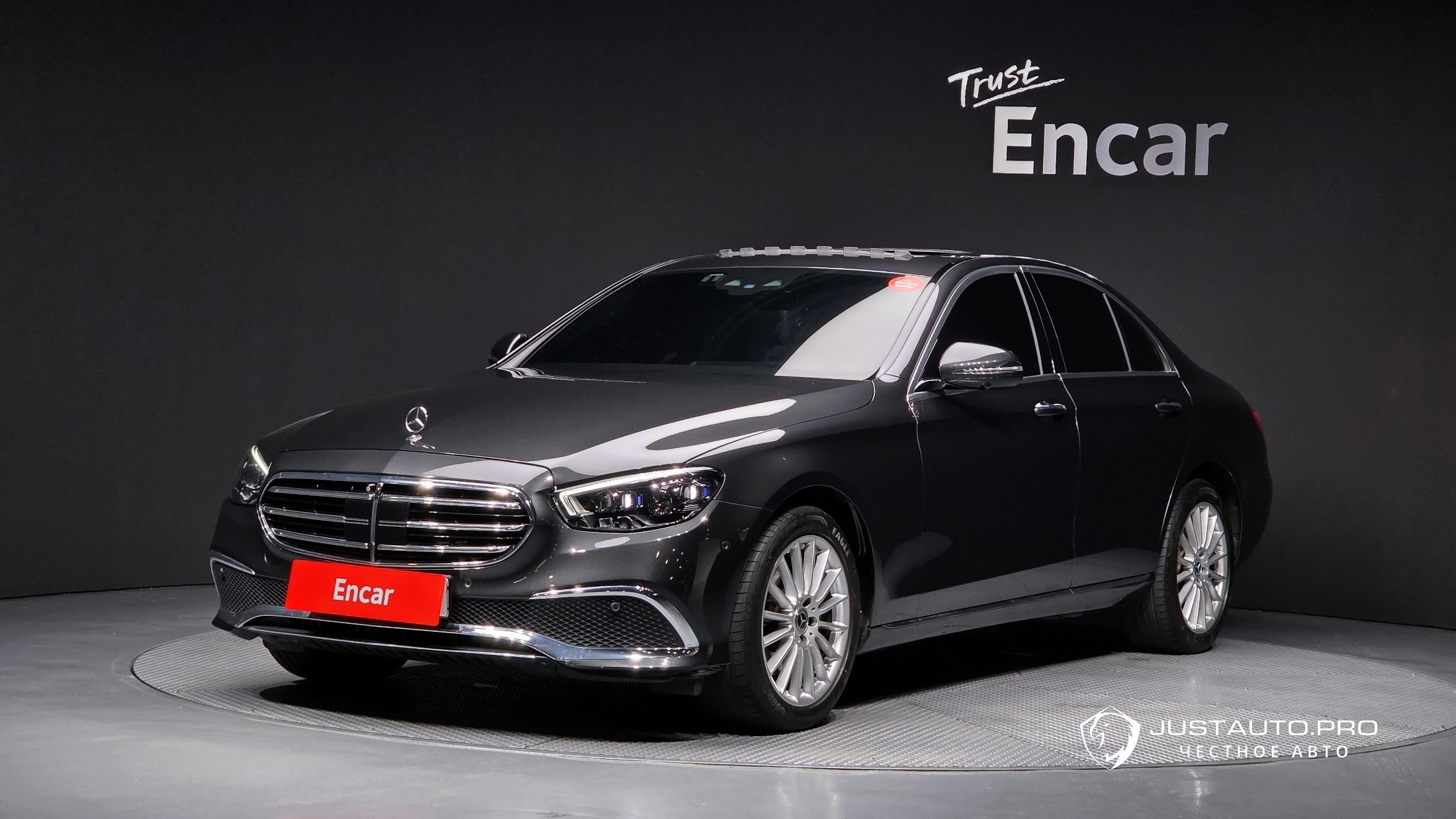 Автомобиль Mercedes-Benz E-Class