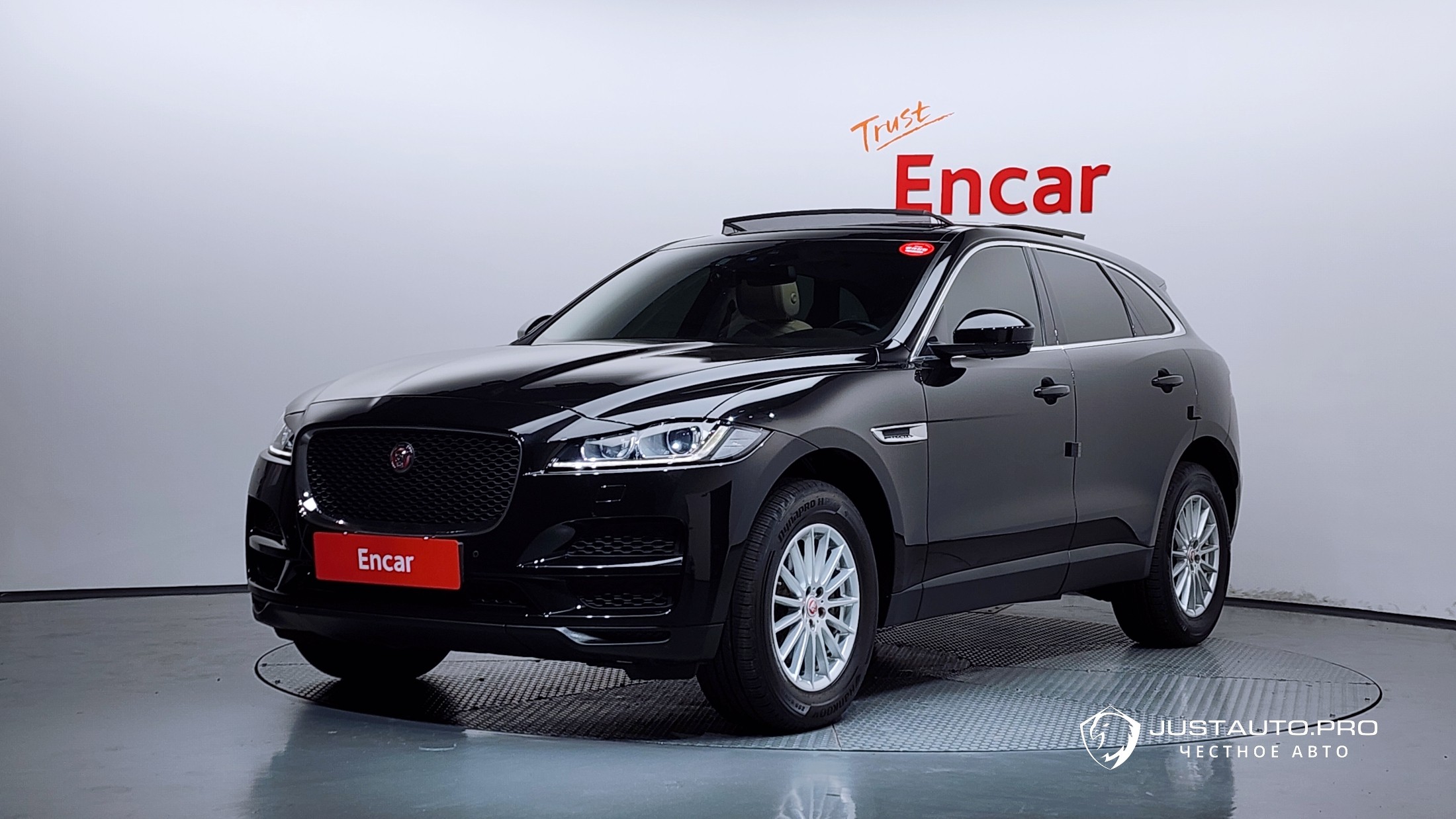 Автомобиль Jaguar F-PACE