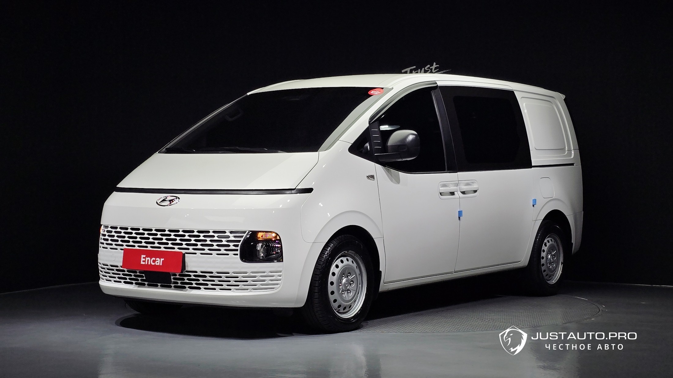 Автомобиль Hyundai Staria