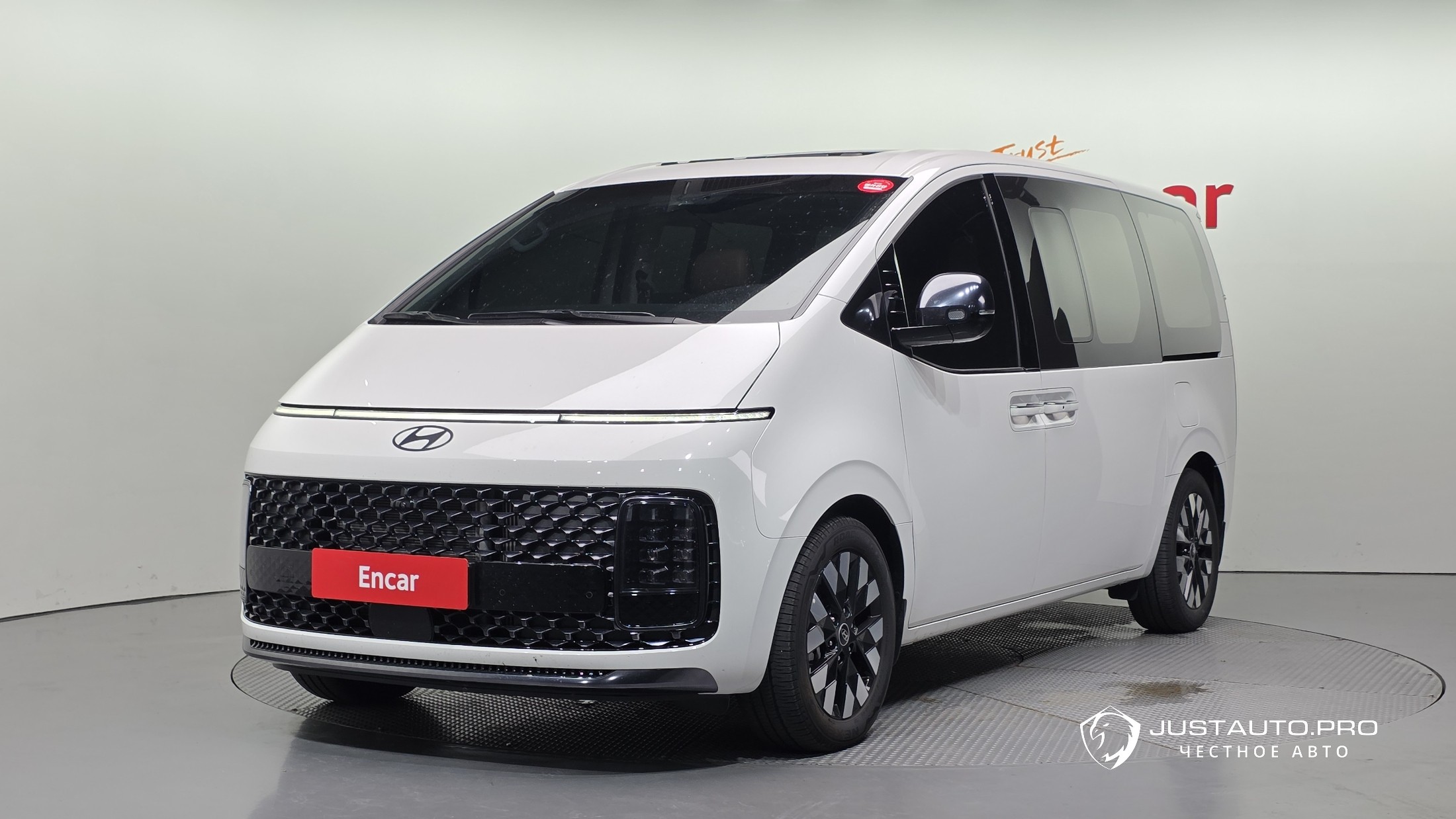 Автомобиль Hyundai Staria