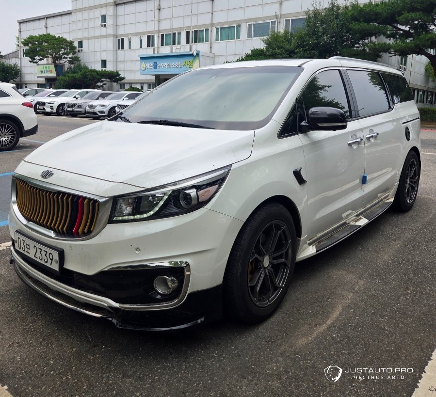 Автомобиль Kia Canival