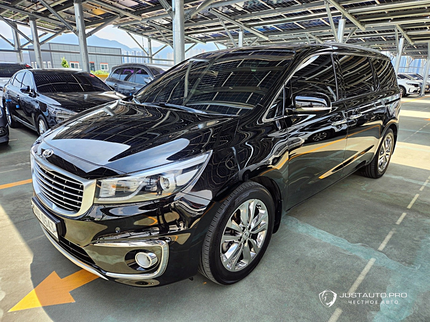 Автомобиль Kia Canival
