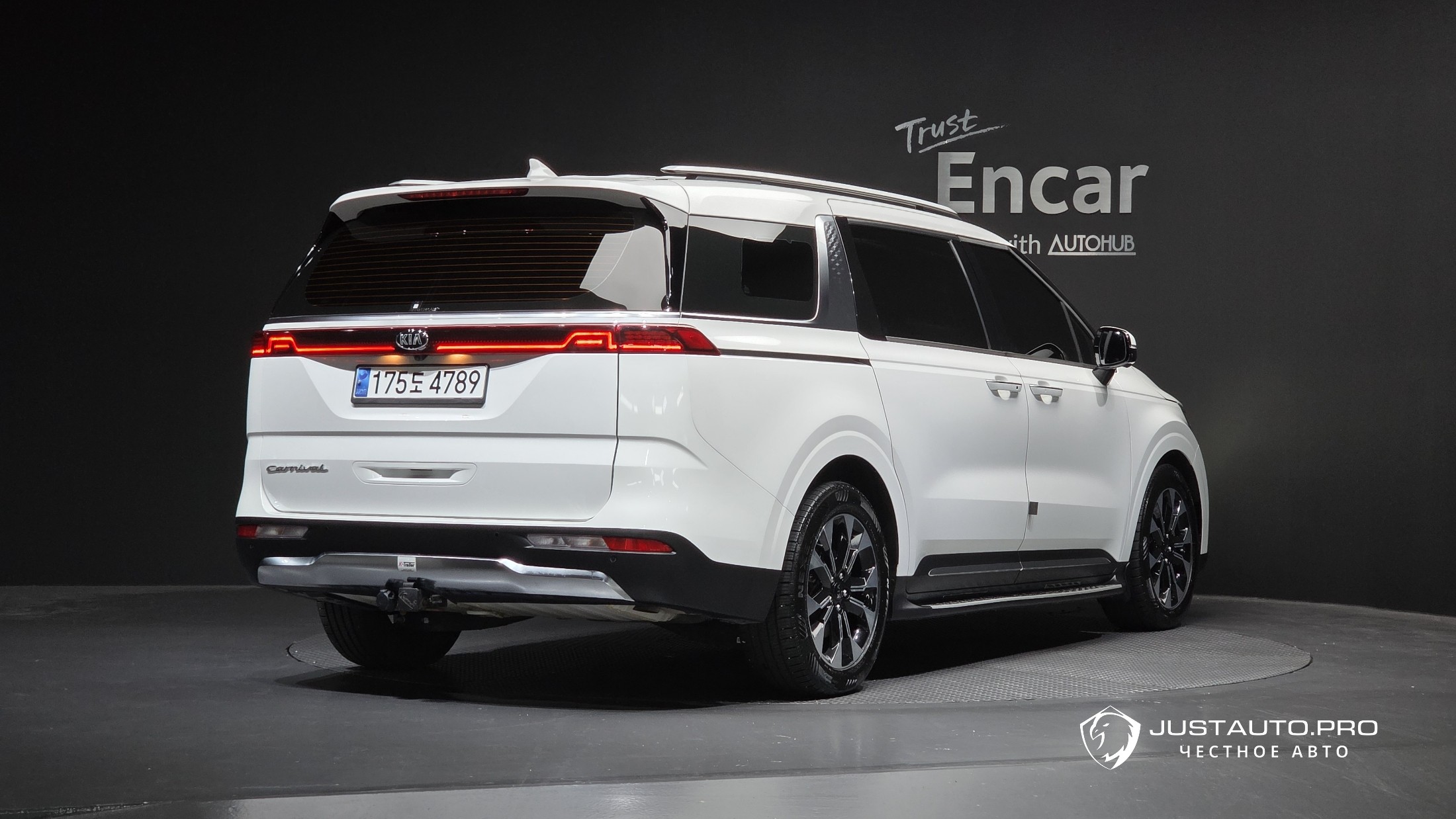 Автомобиль Kia Canival