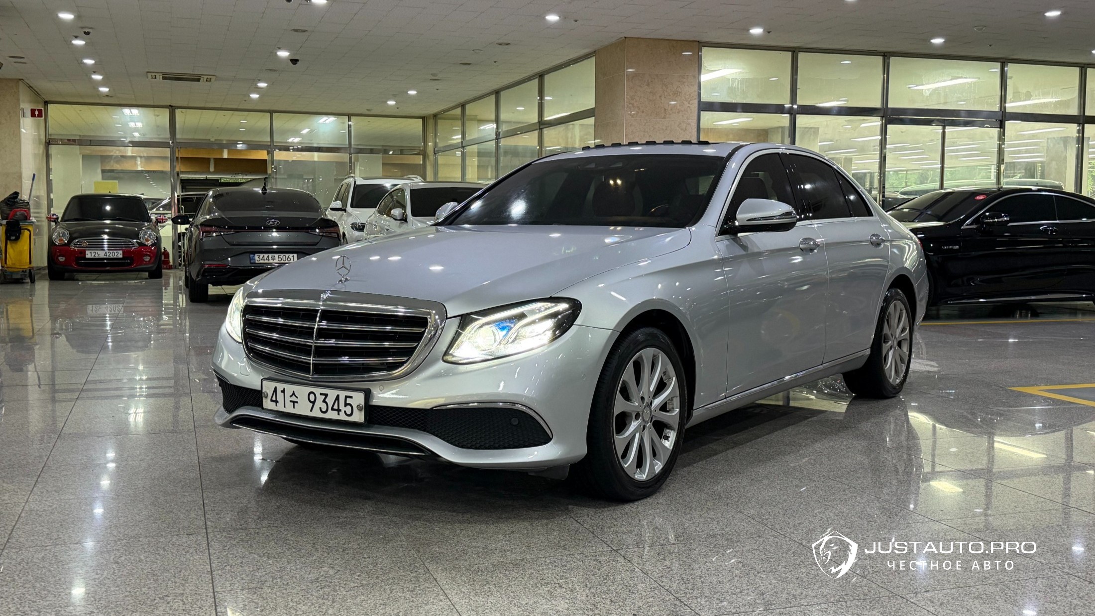Автомобиль Mercedes-Benz E-Class
