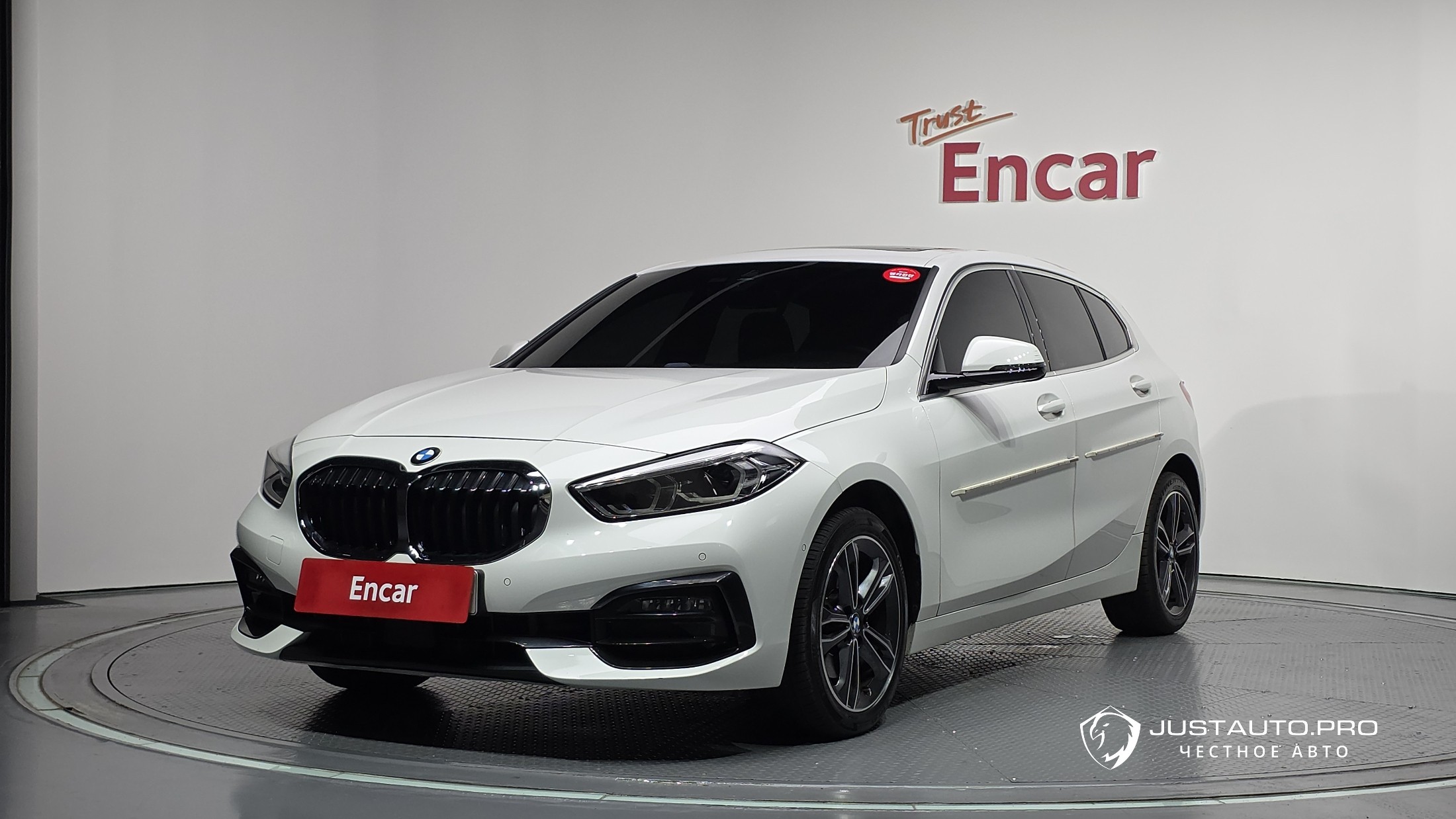 Автомобиль BMW 1-Series