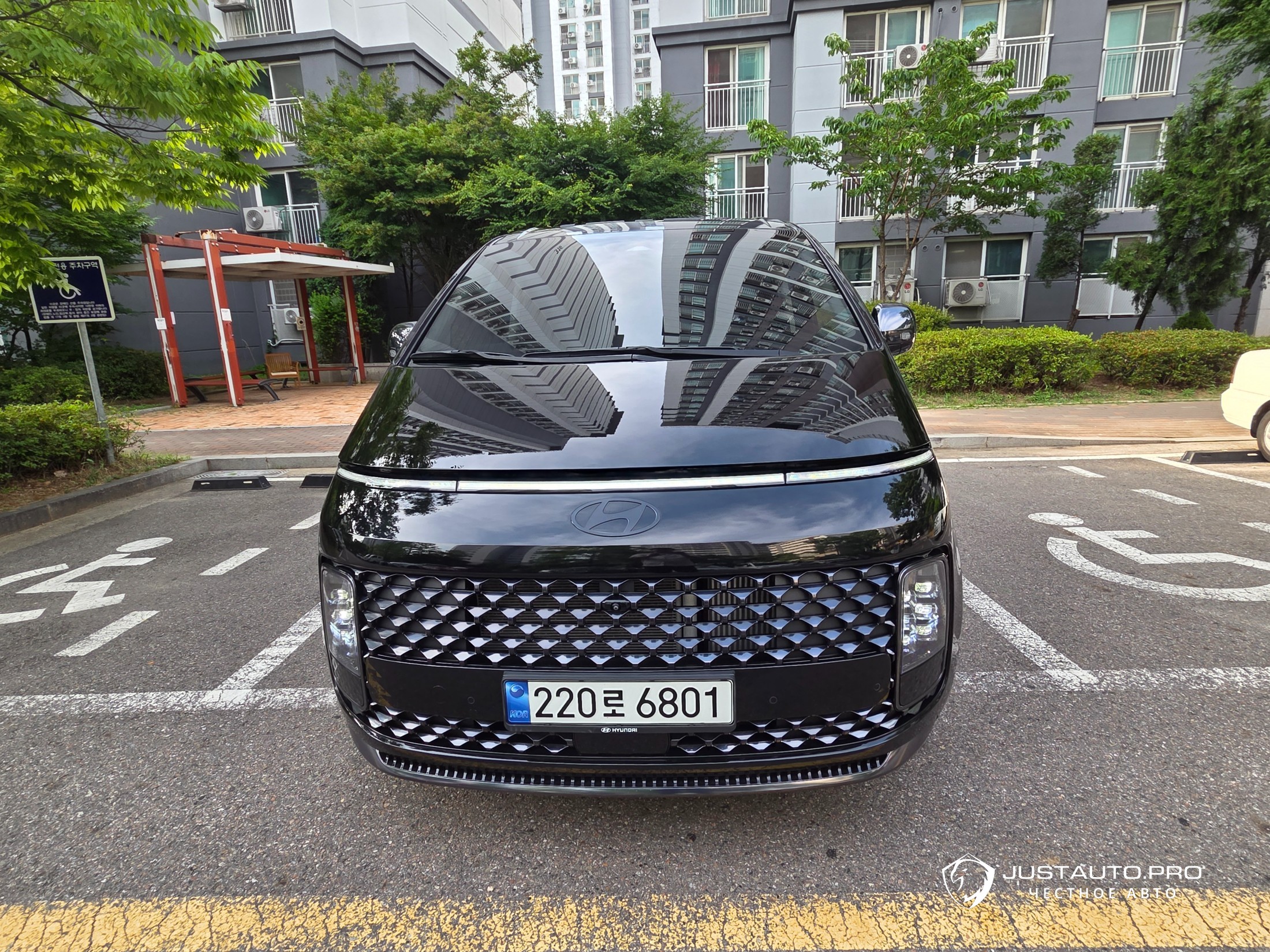 Автомобиль Hyundai Staria
