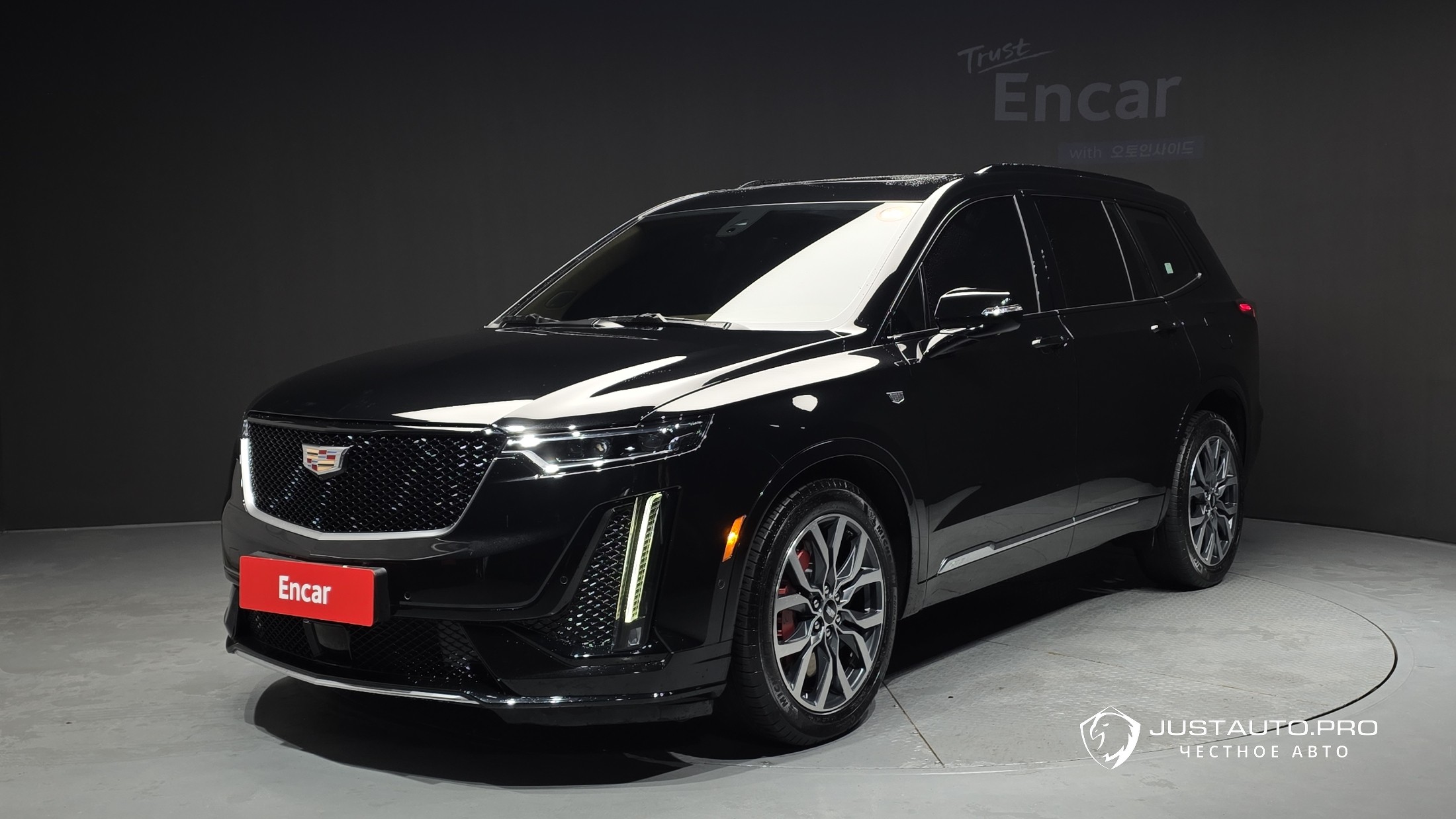 Автомобиль Cadillac XT6