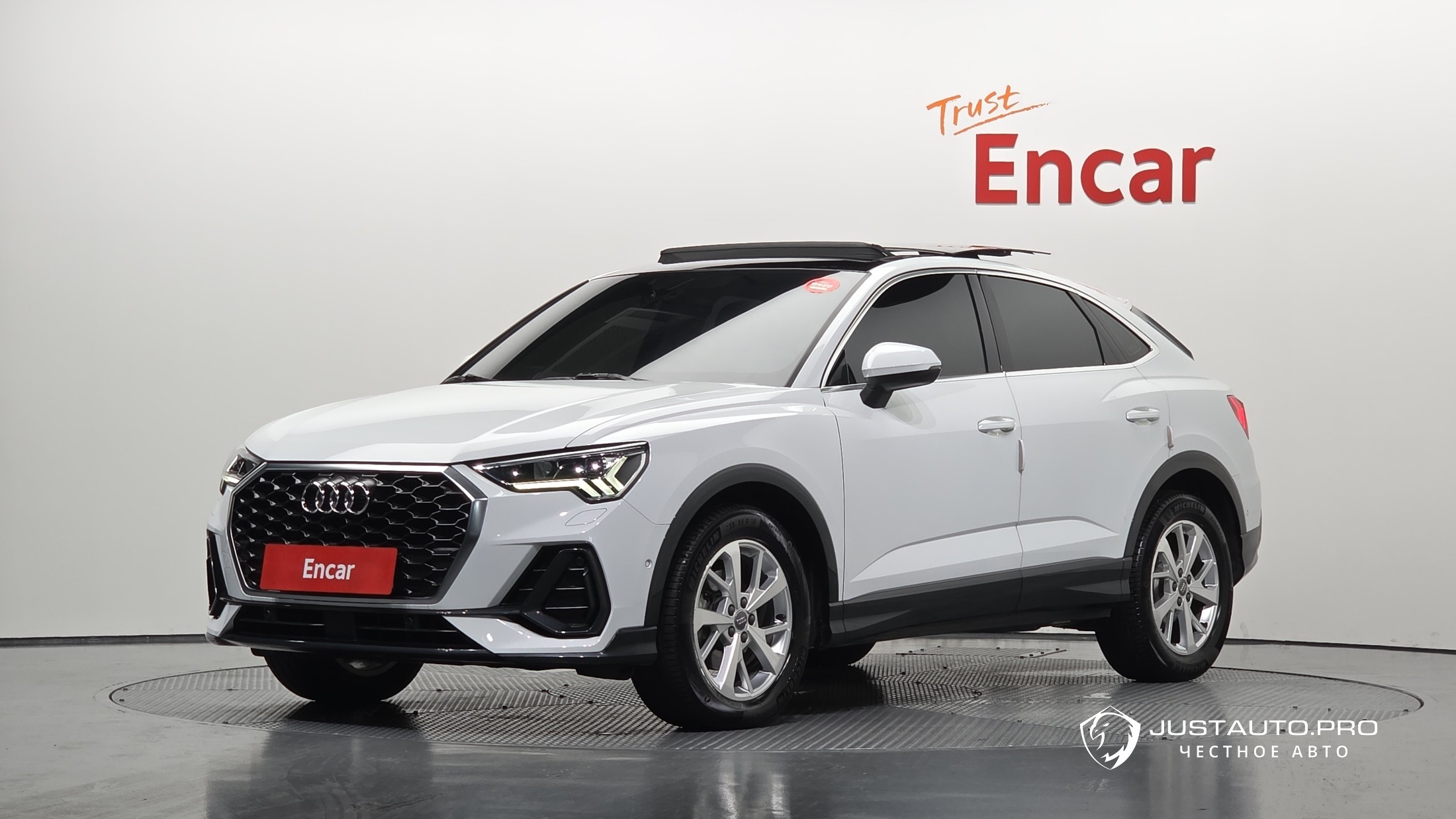Автомобиль Audi Q3