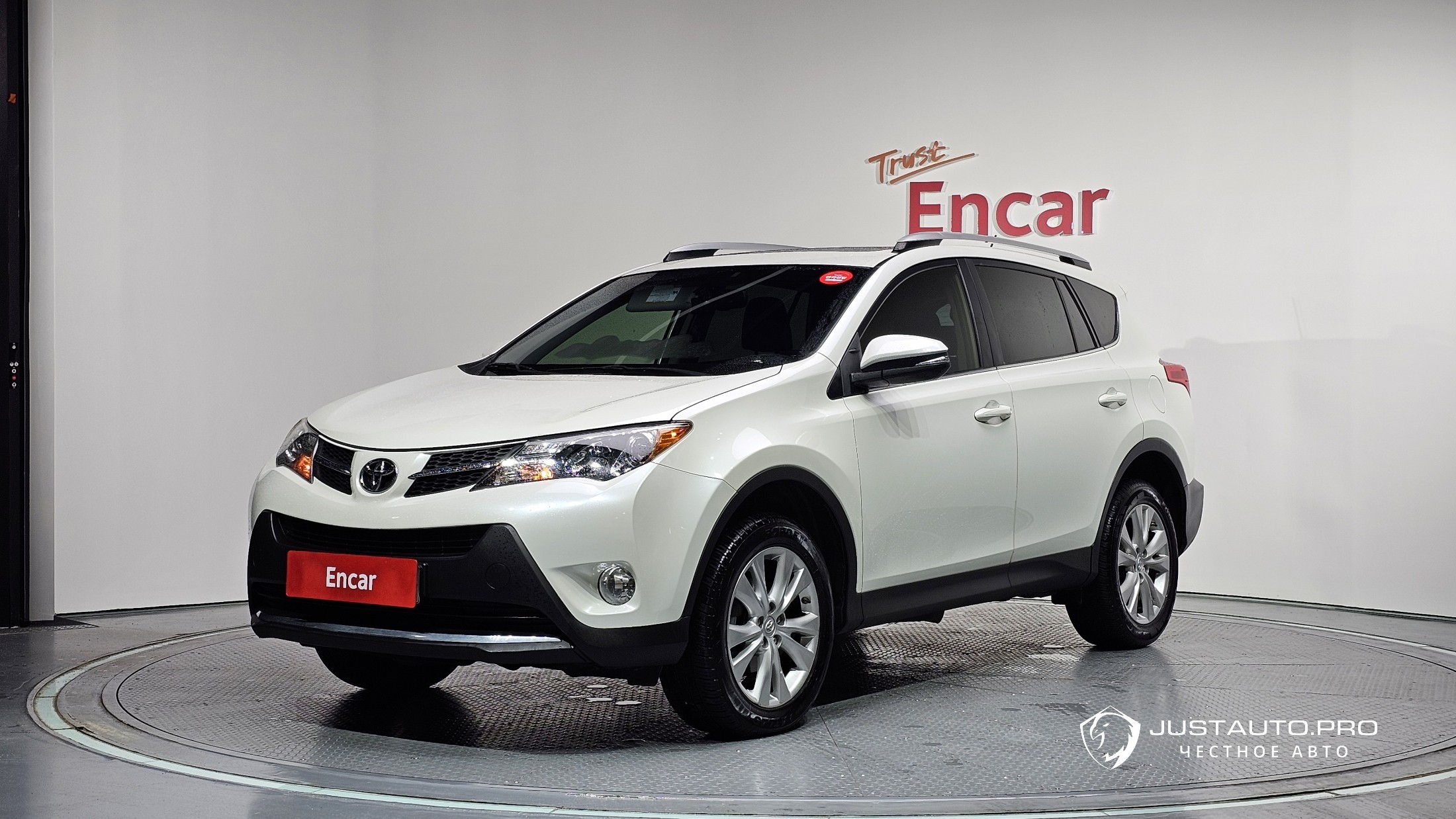 Автомобиль Toyota RAV4