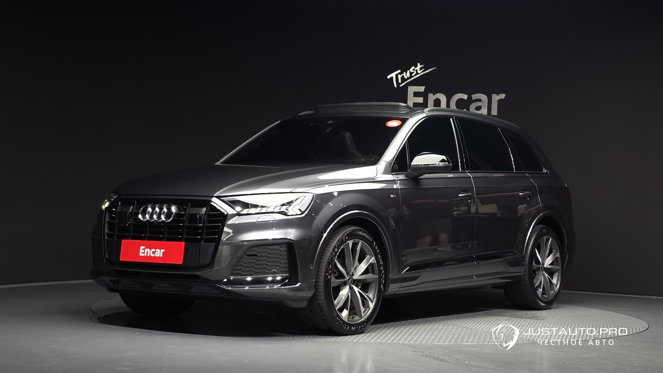 Автомобиль Audi Q7