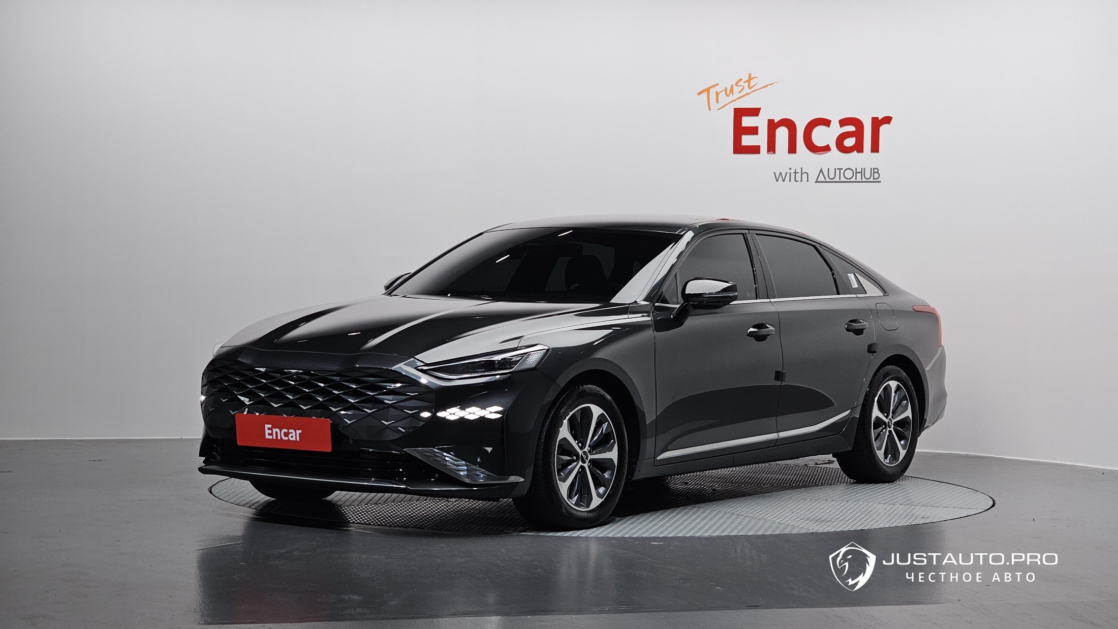 Автомобиль Kia K8