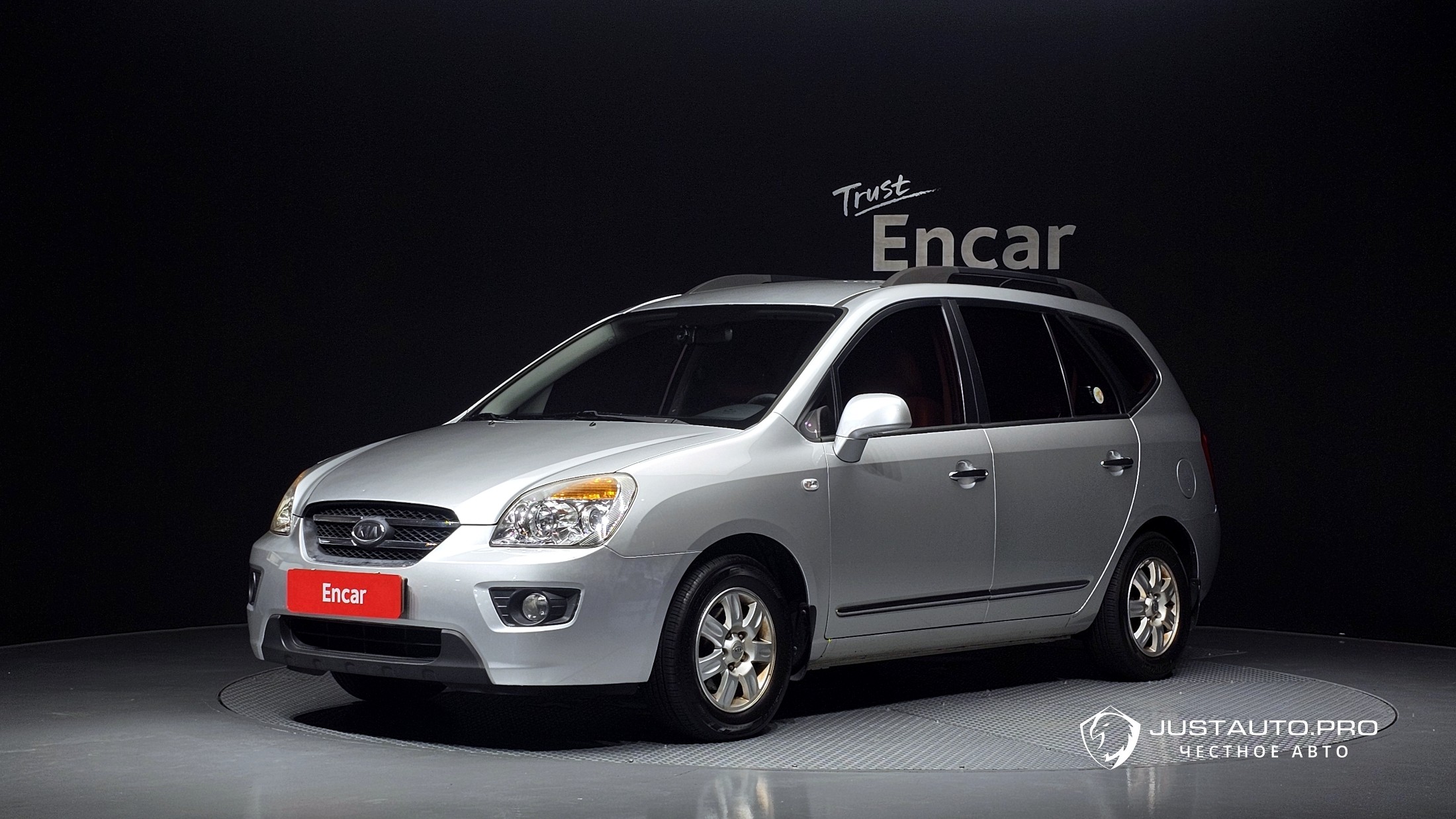 Автомобиль Kia Carens