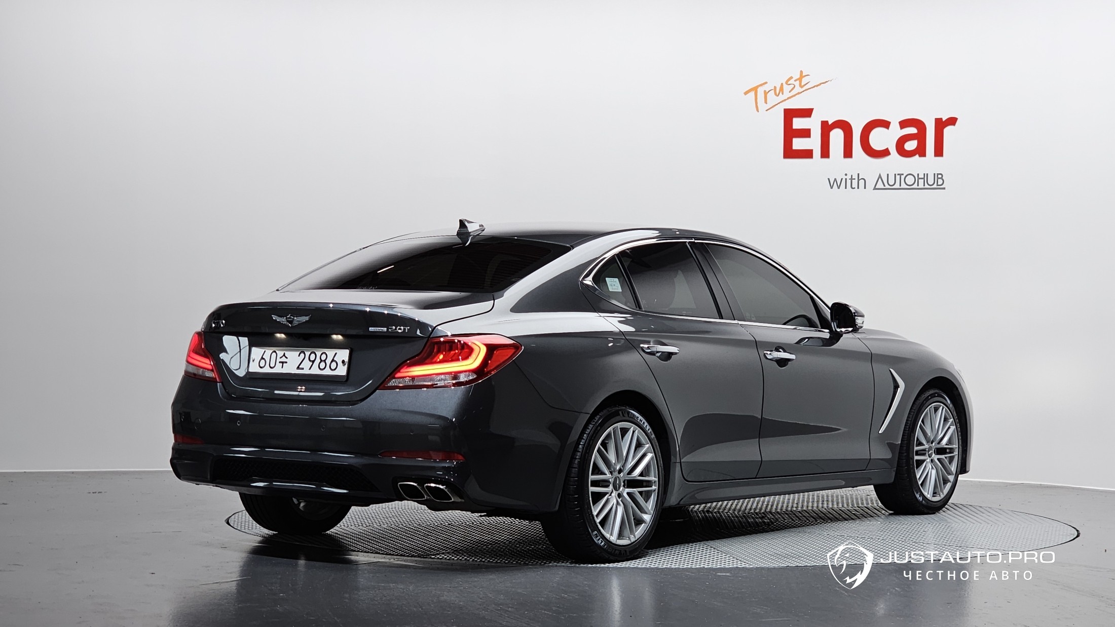 Автомобиль Genesis G70