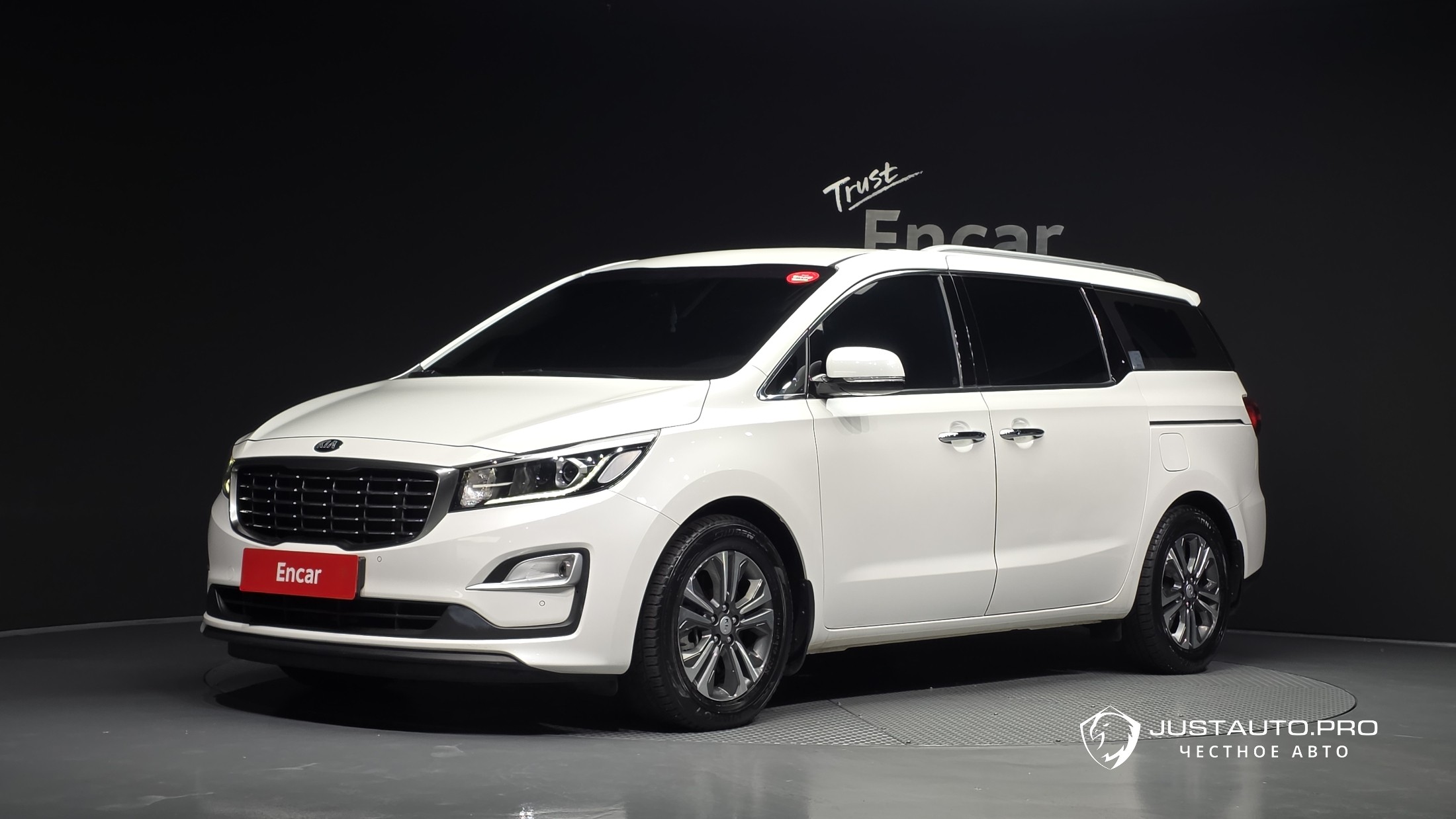 Автомобиль Kia Canival