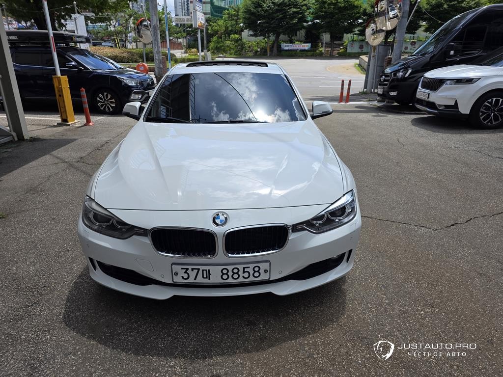 Автомобиль BMW 3-Series
