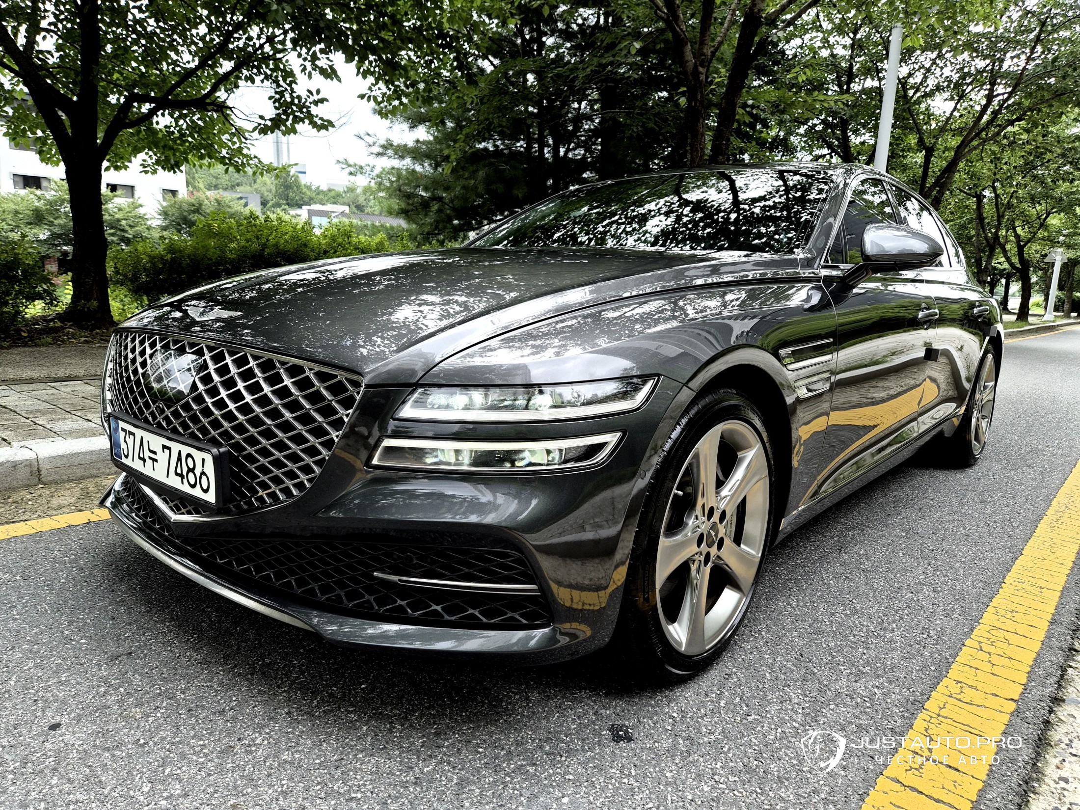 Автомобиль Genesis G80