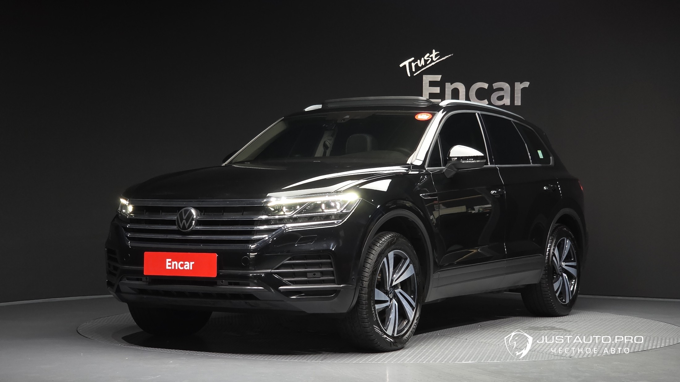 Автомобиль Volkswagen Touareg