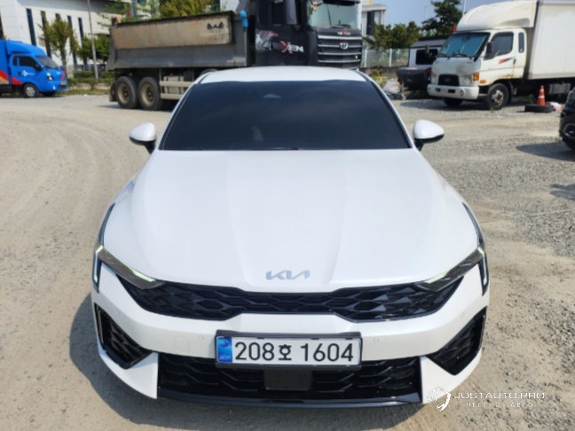 Автомобиль Kia K5