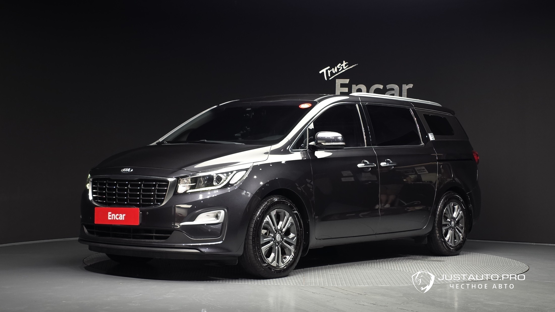 Автомобиль Kia Canival