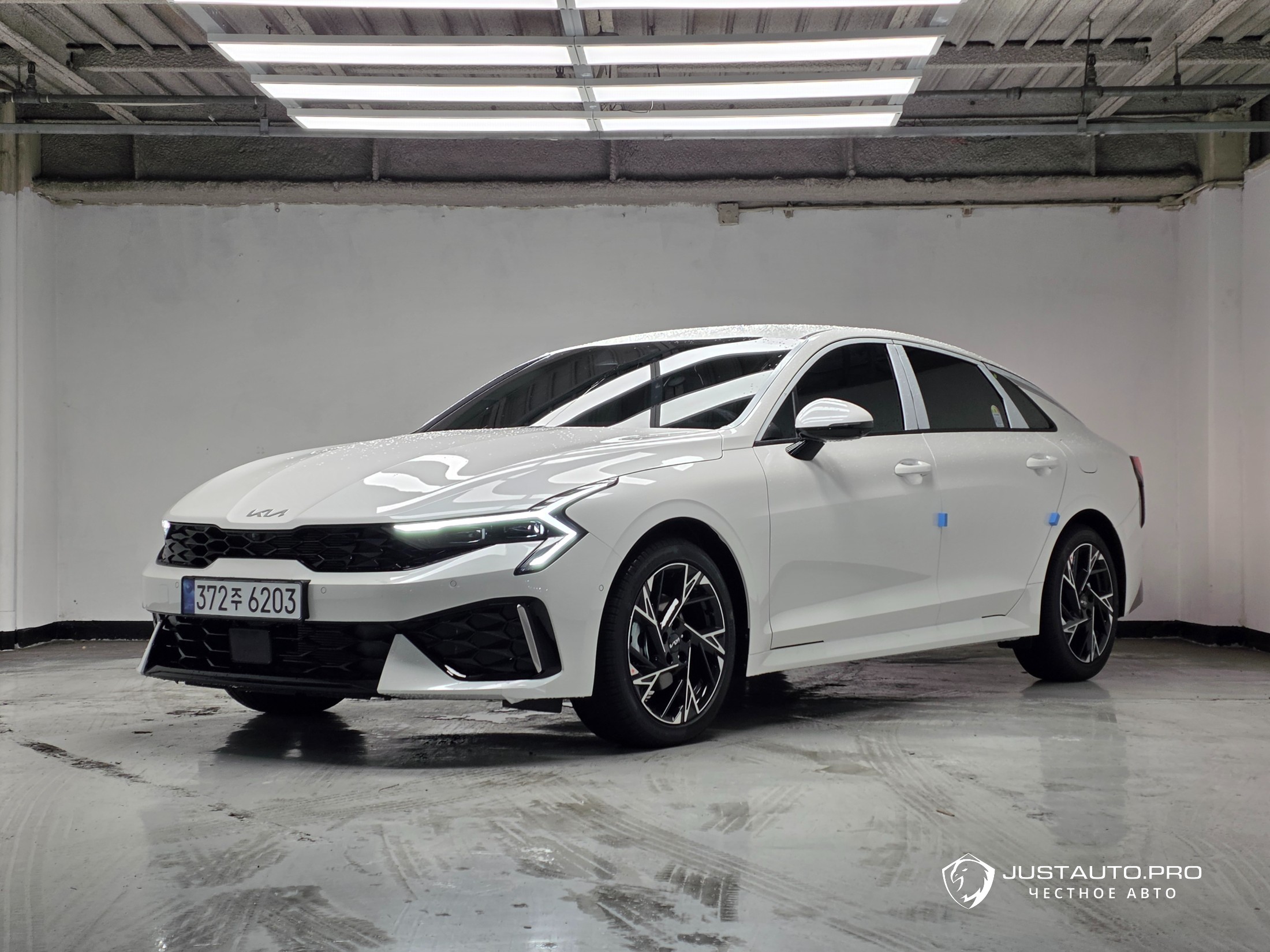Автомобиль Kia K5