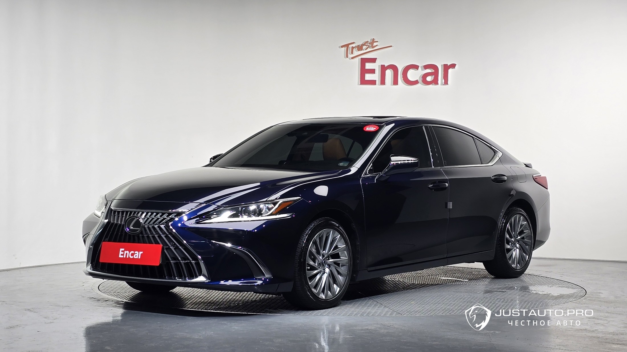 Автомобиль Lexus ES