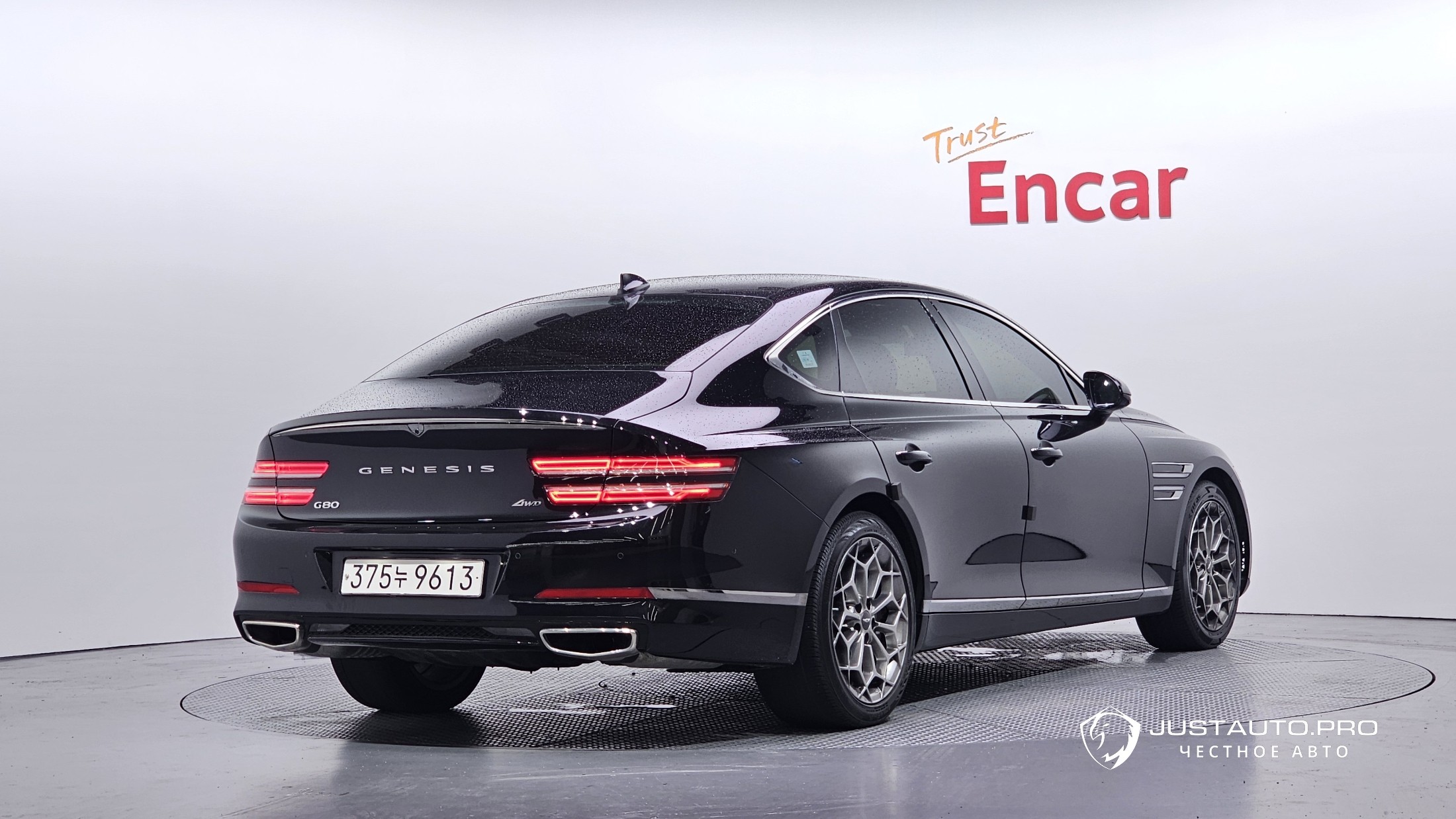 Автомобиль Genesis G80