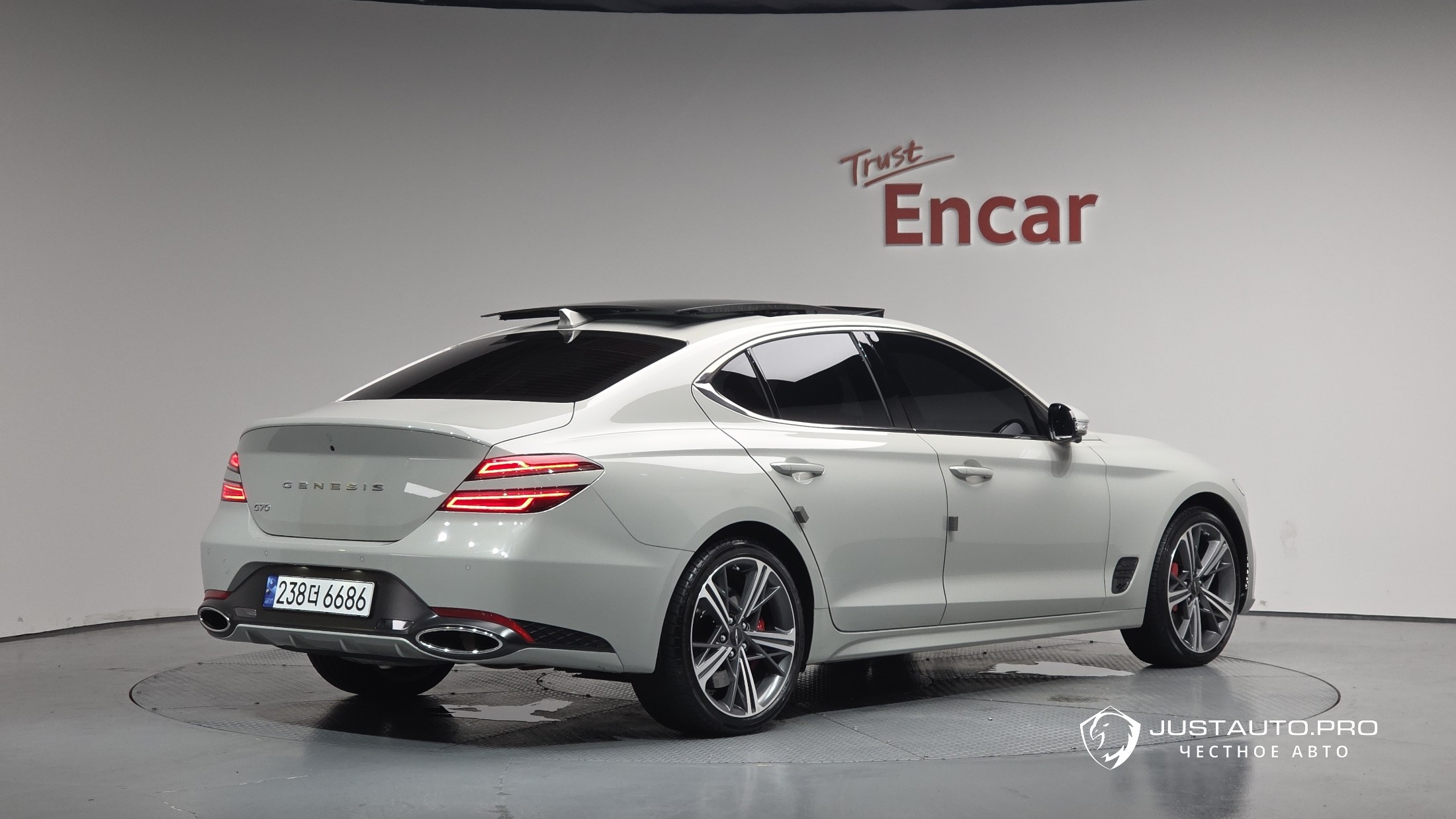 Автомобиль Genesis G70