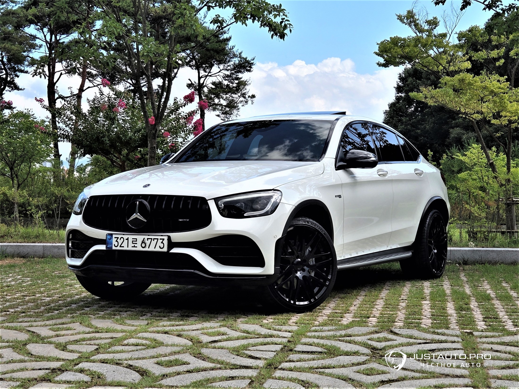 Автомобиль Mercedes-Benz GLC-Class