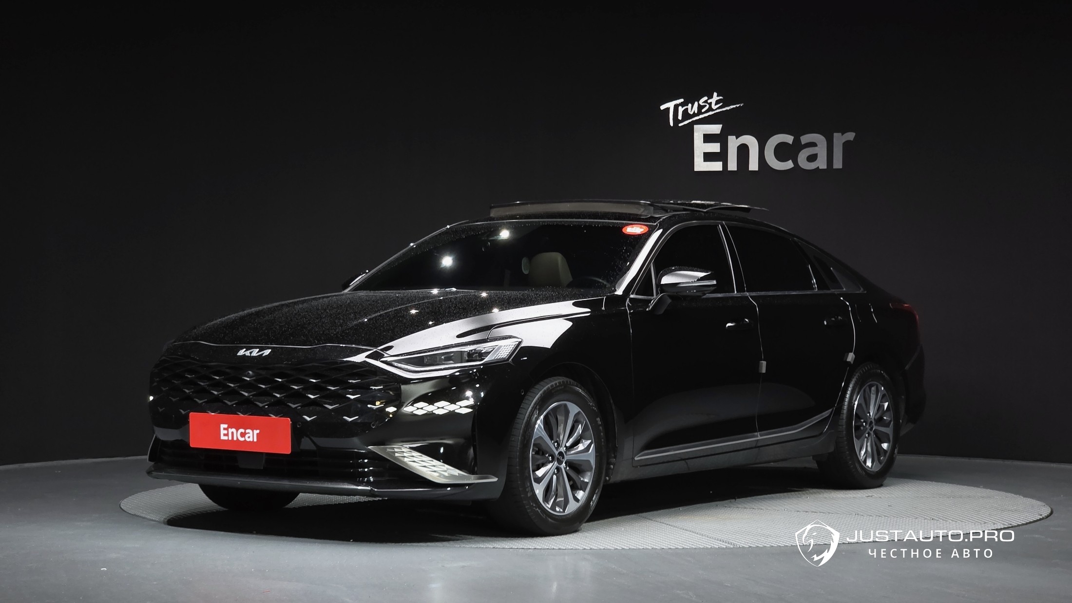 Автомобиль Kia K8