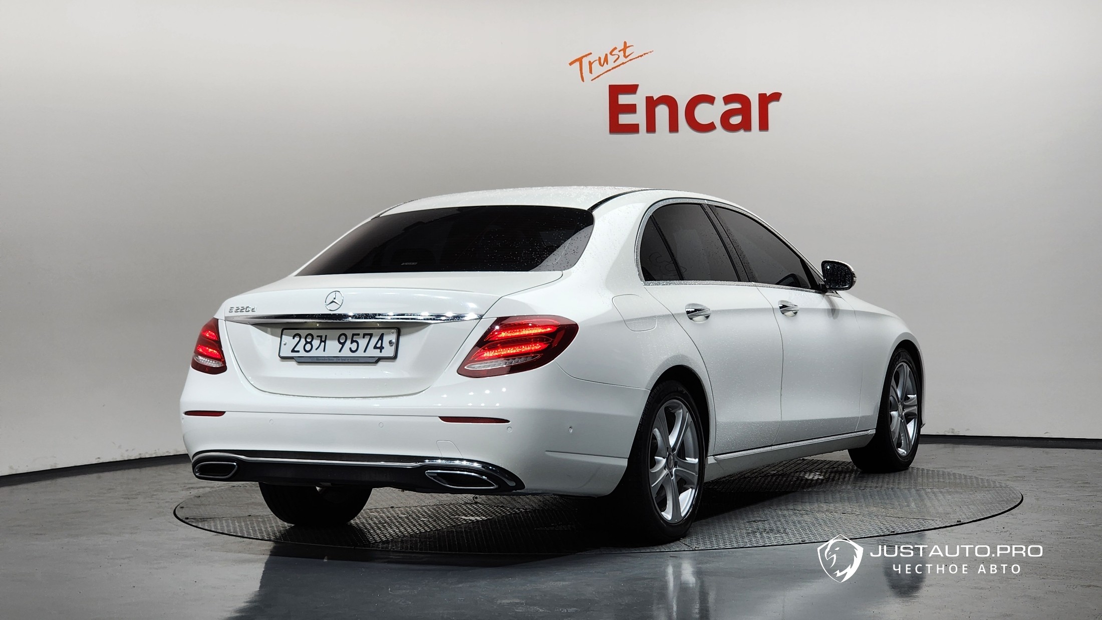Автомобиль Mercedes-Benz E-Class
