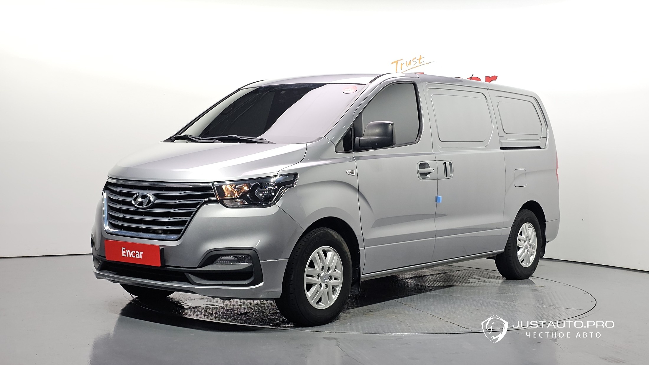 Автомобиль Hyundai Starex