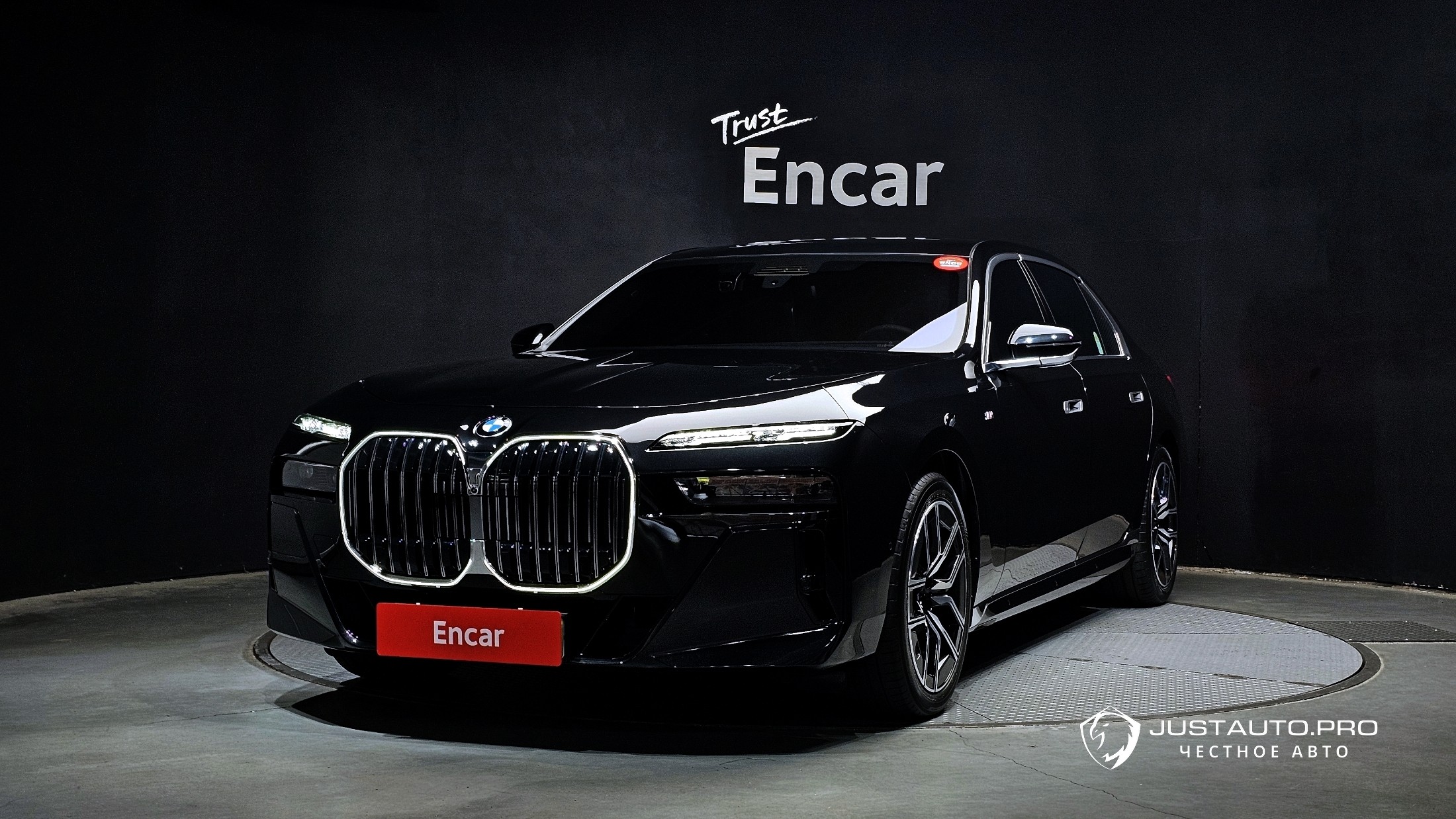Автомобиль BMW 7-Series