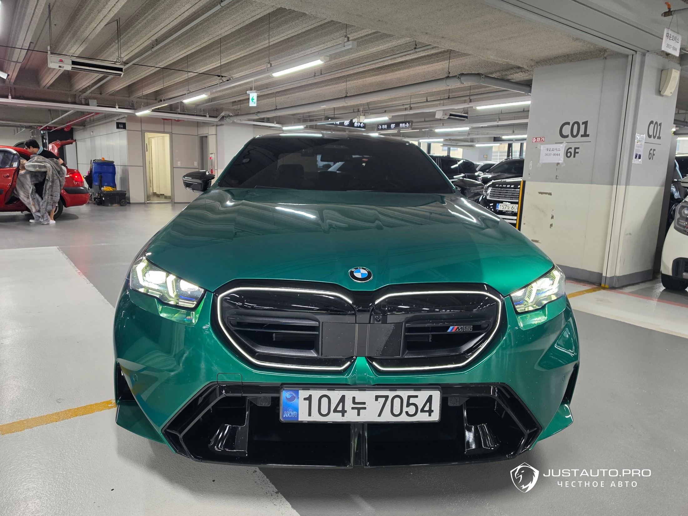 Автомобиль BMW M5