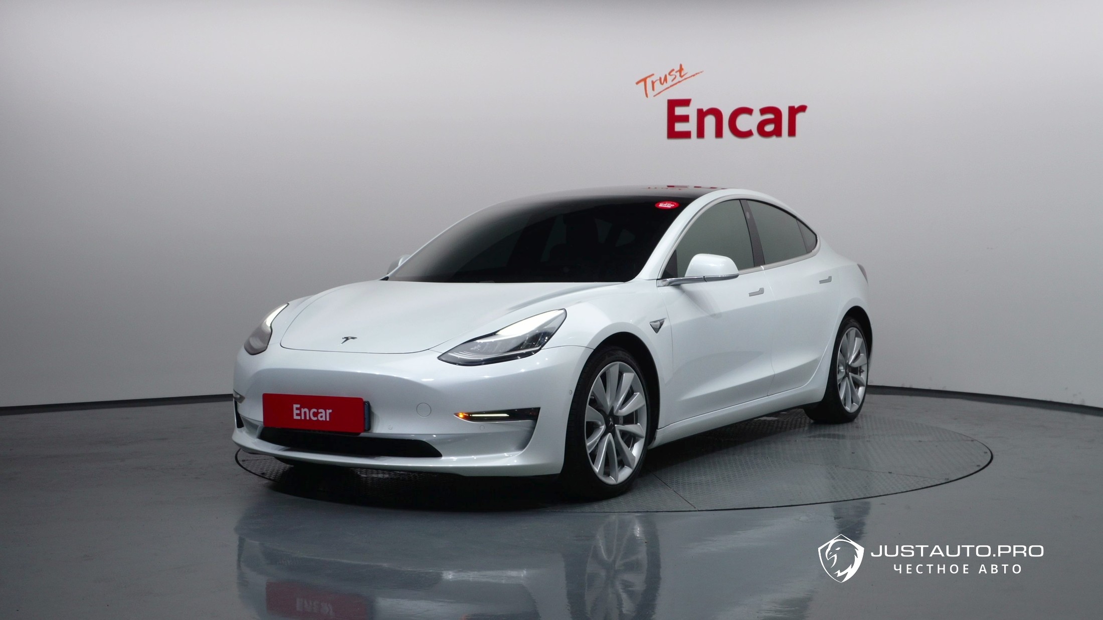 Автомобиль Tesla Model 3