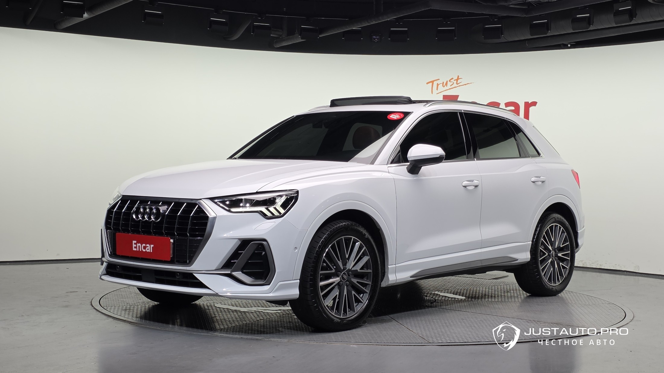 Автомобиль Audi Q3