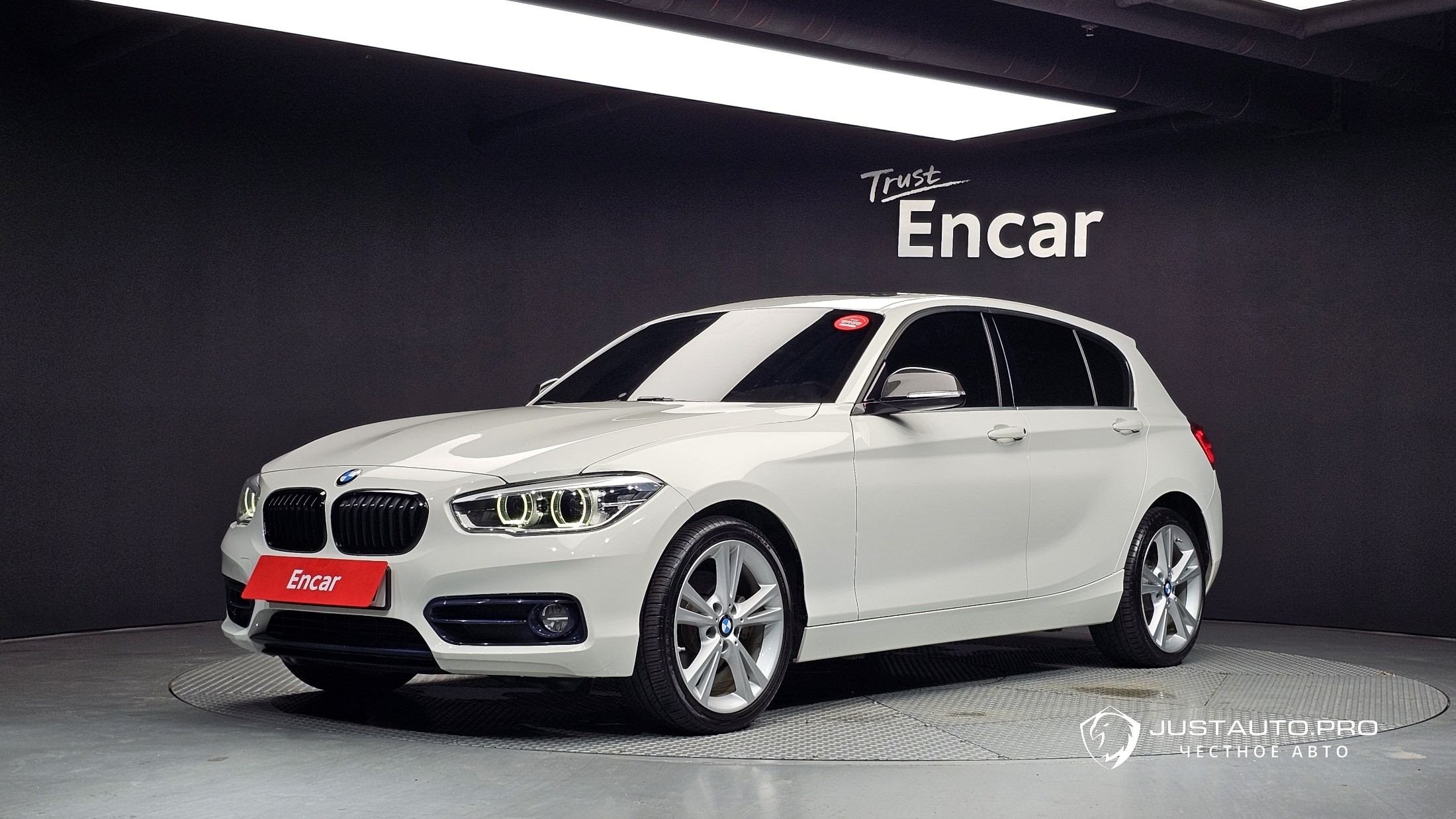 Автомобиль BMW 1-Series