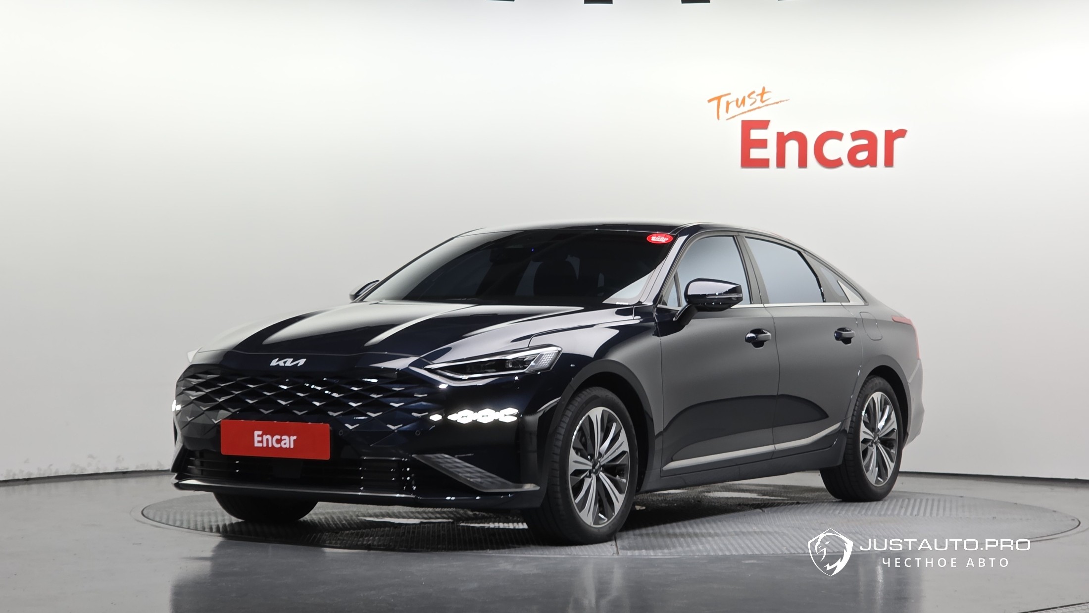 Автомобиль Kia K8