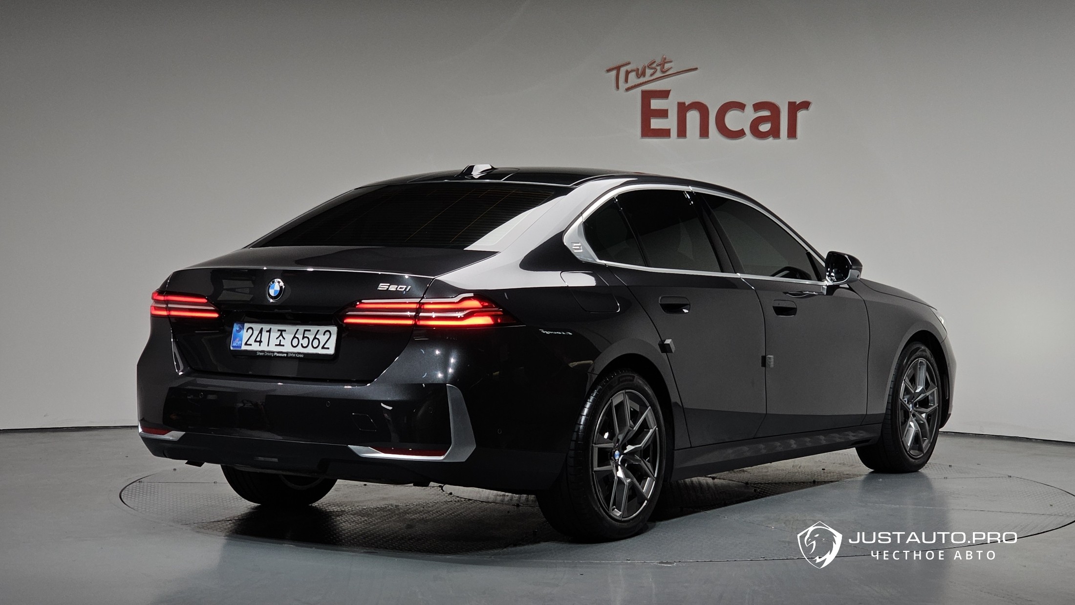 Автомобиль BMW 5-Series