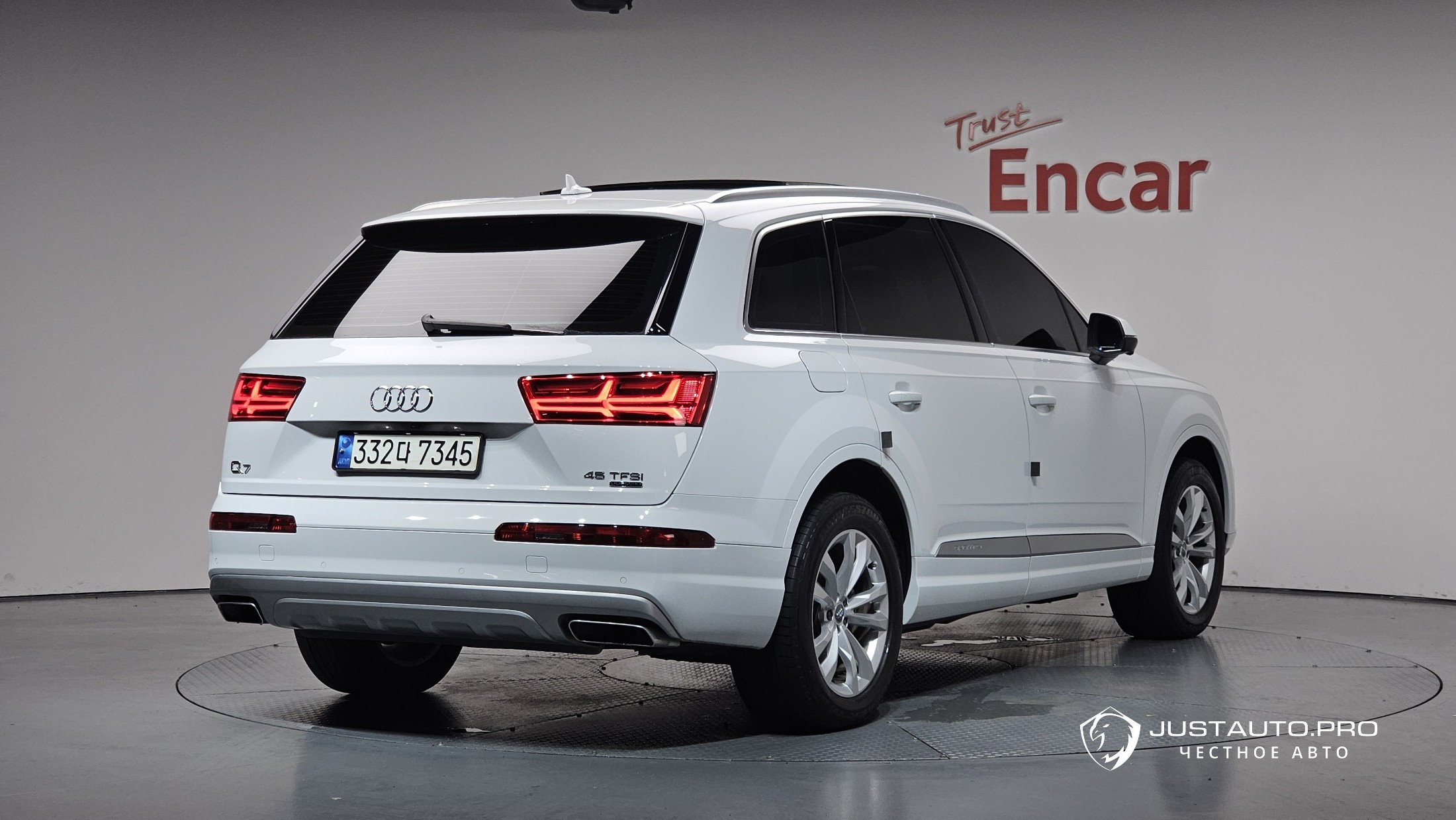 Автомобиль Audi Q7