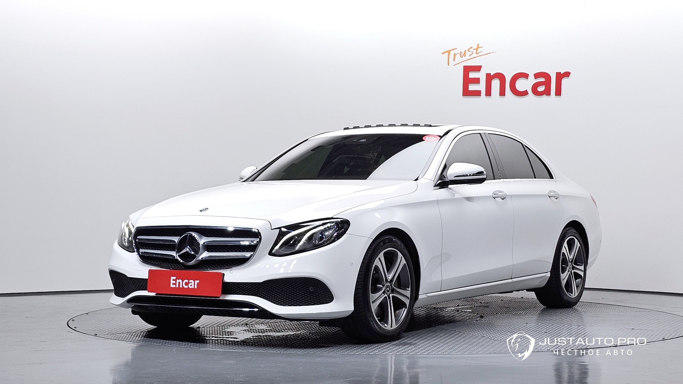 Автомобиль Mercedes-Benz E-Class