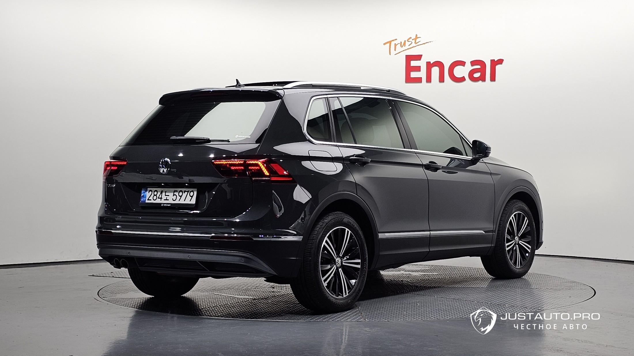 Автомобиль Volkswagen Tiguan