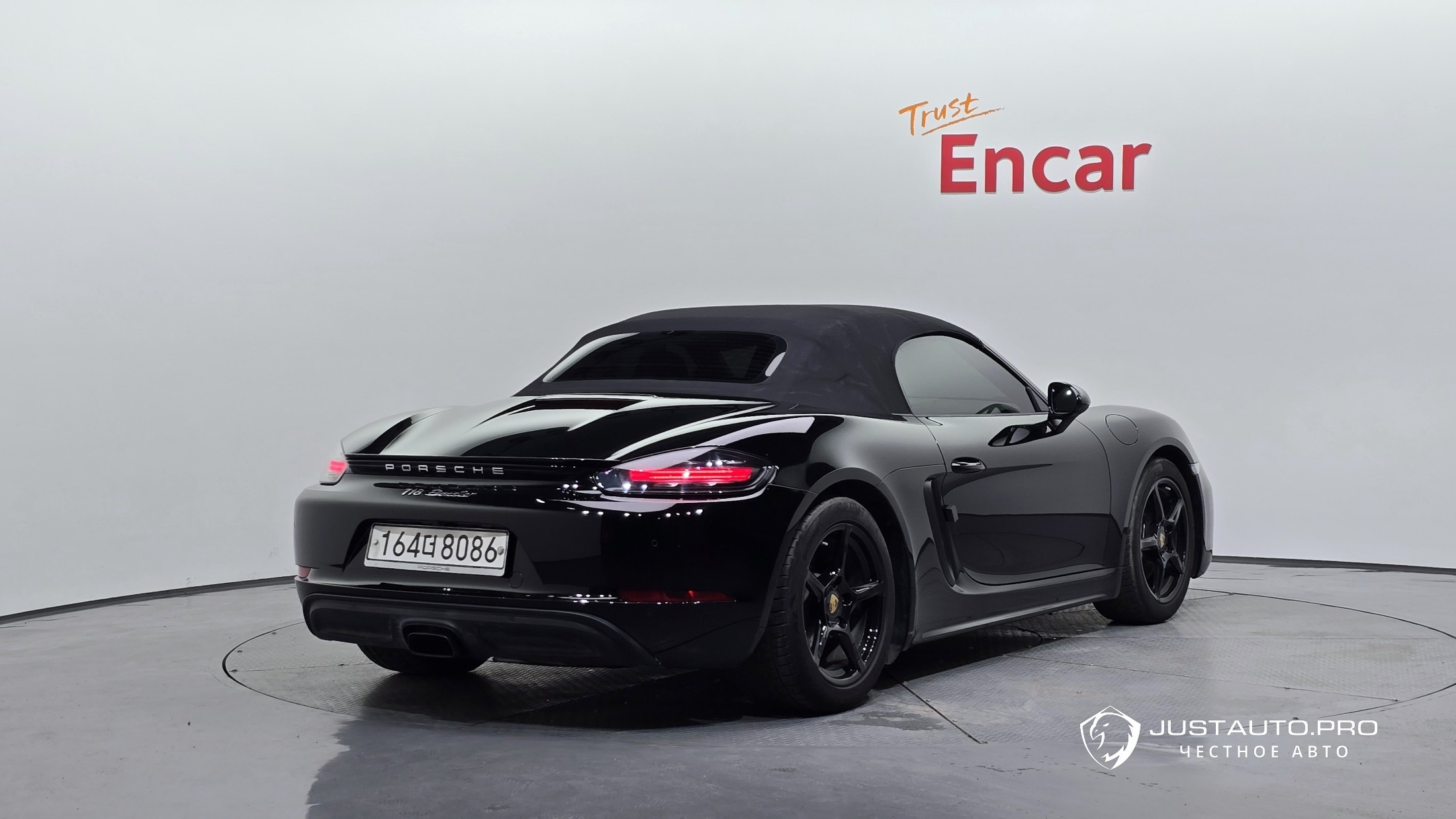 Автомобиль Porsche 718