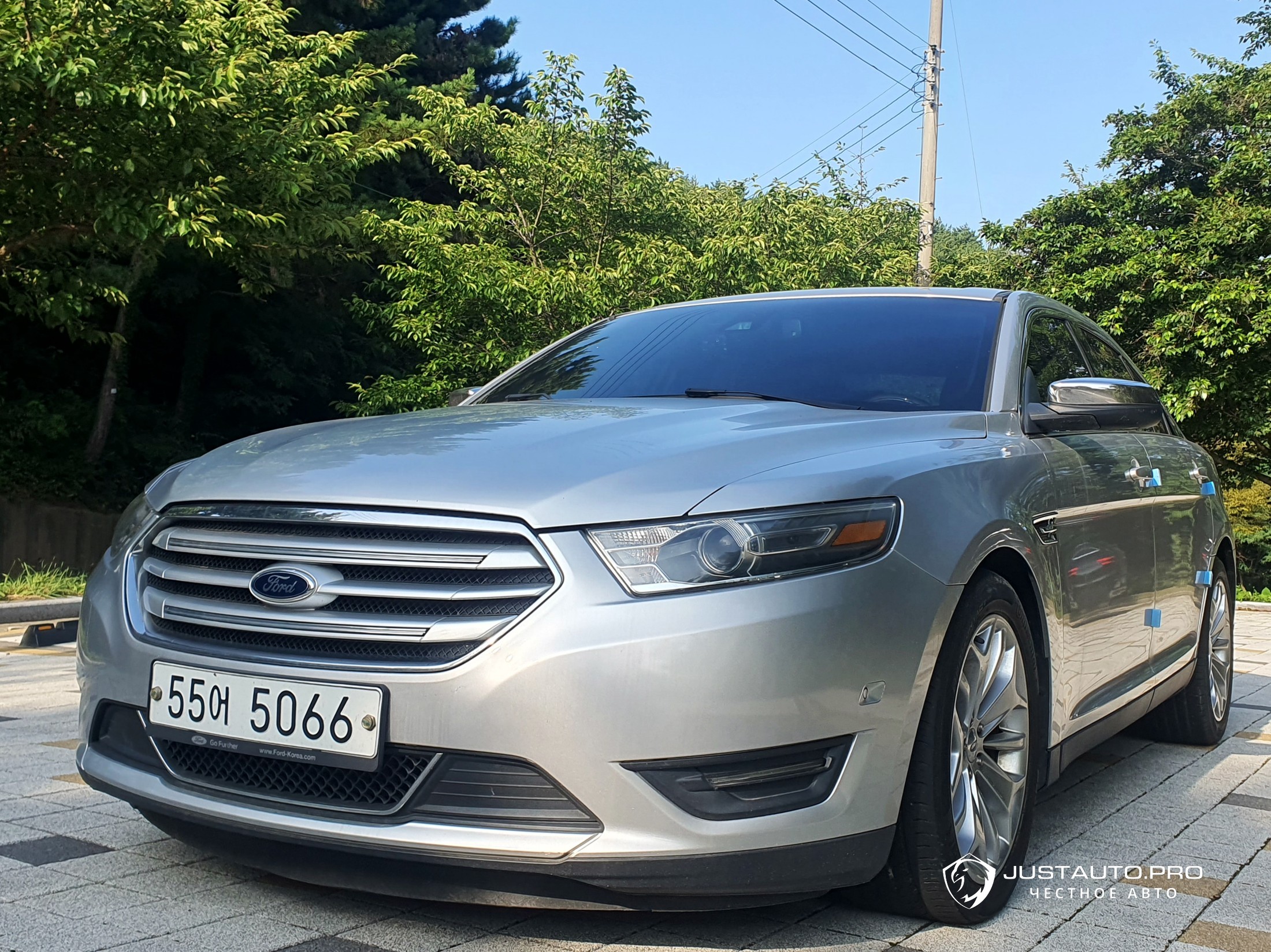 Автомобиль Ford Taurus