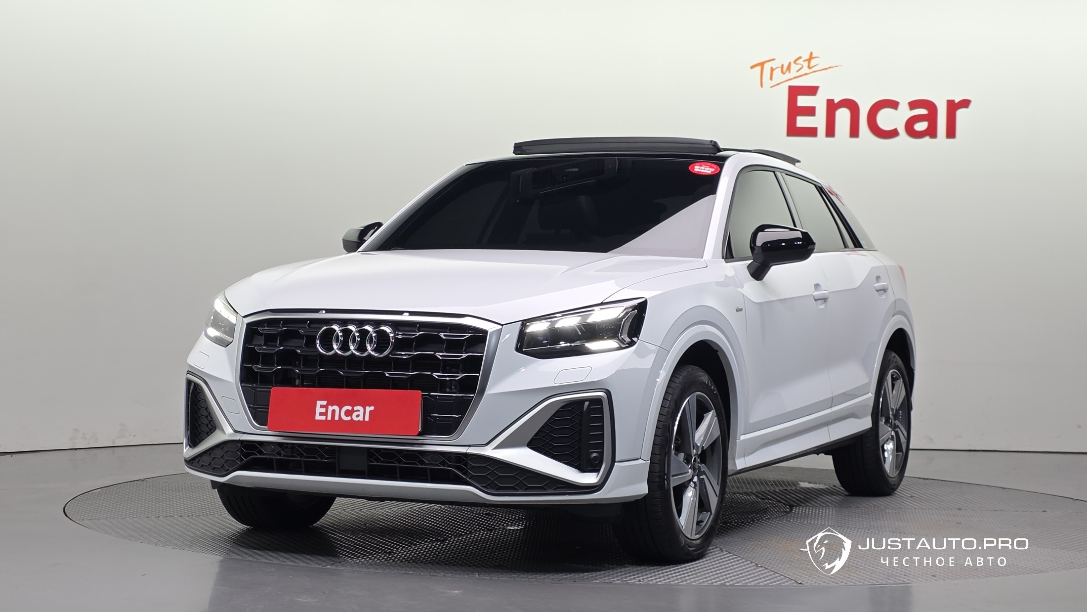 Автомобиль Audi Q2