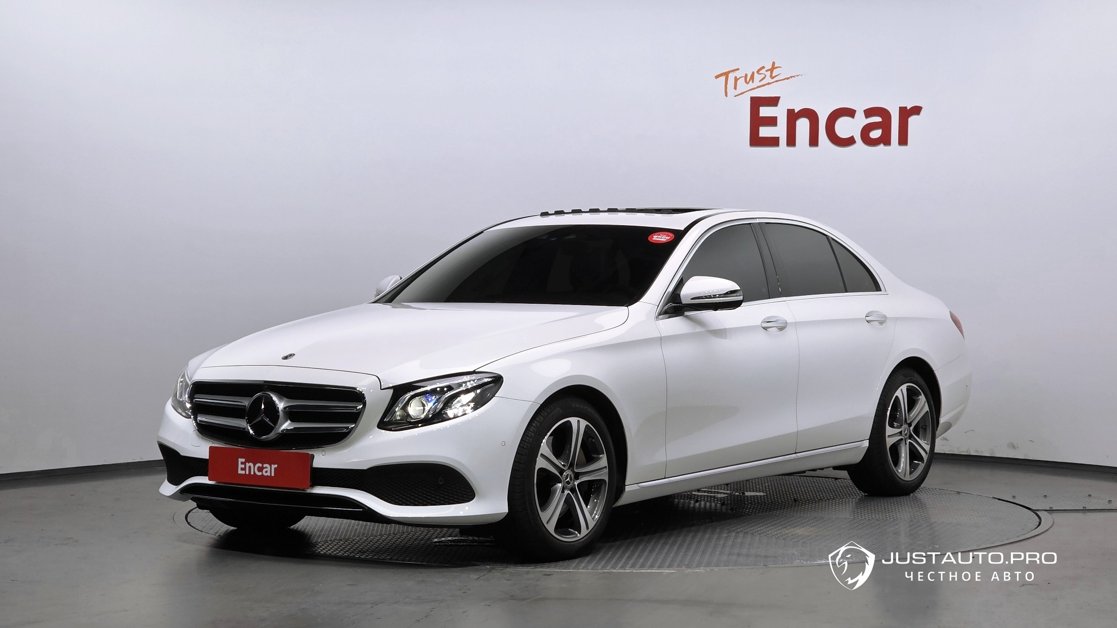 Автомобиль Mercedes-Benz E-Class