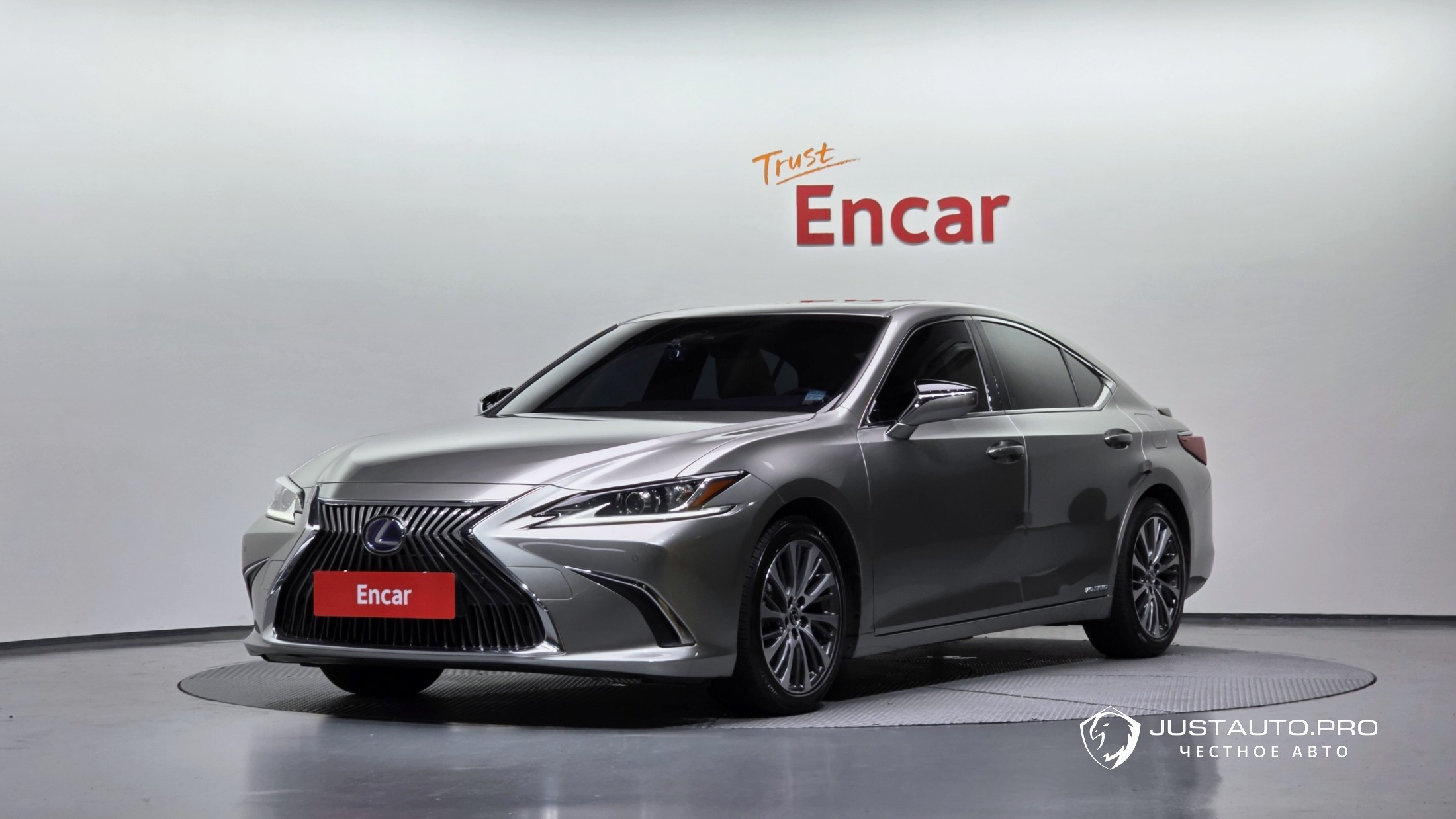 Автомобиль Lexus ES